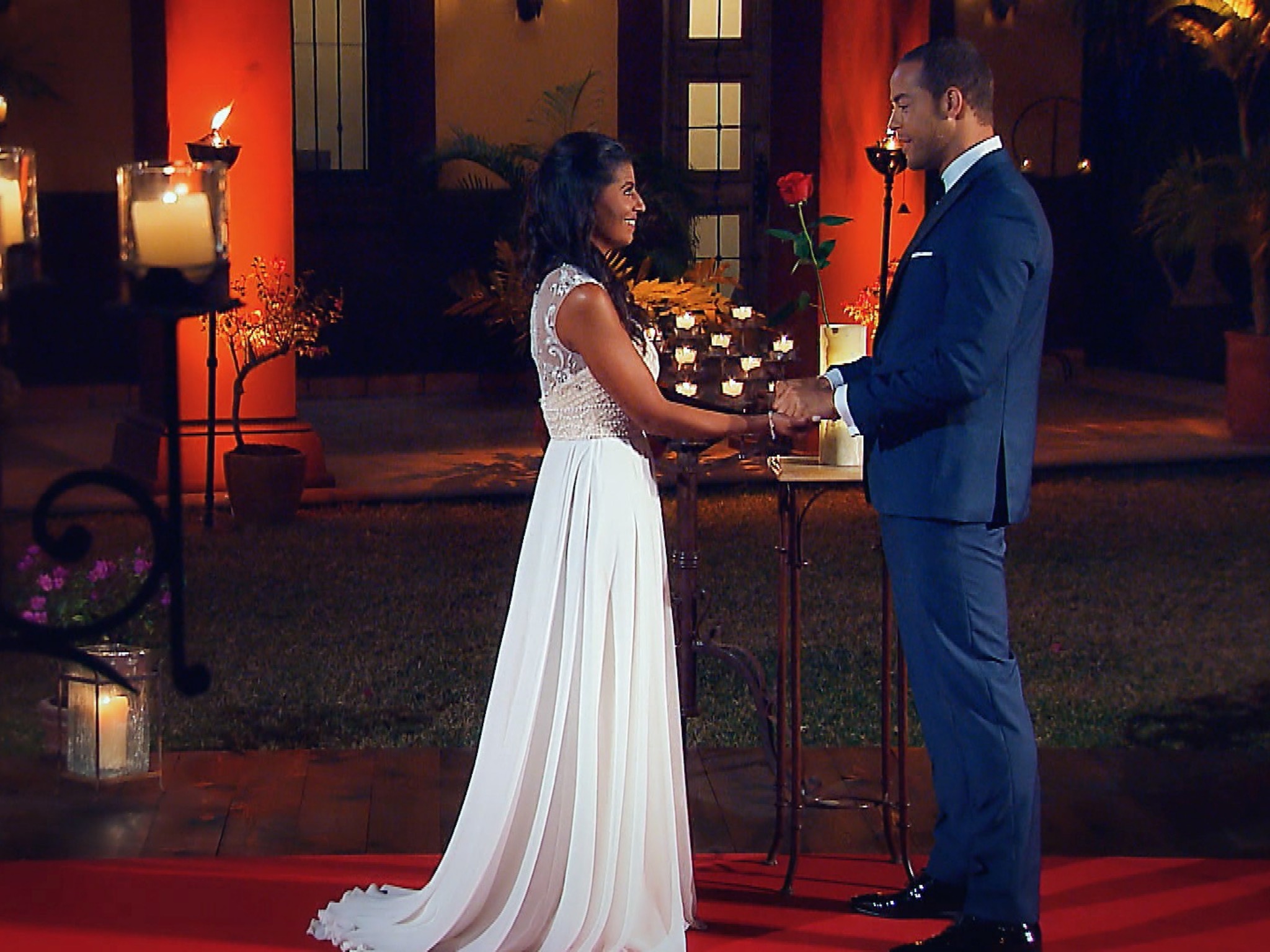 Jennifer im Gespräch mit Andrejs Mama Monika. Alle Episoden von "Der Bachelor" bei TVNOW: www.tvnow.de. Foto: MG RTL D