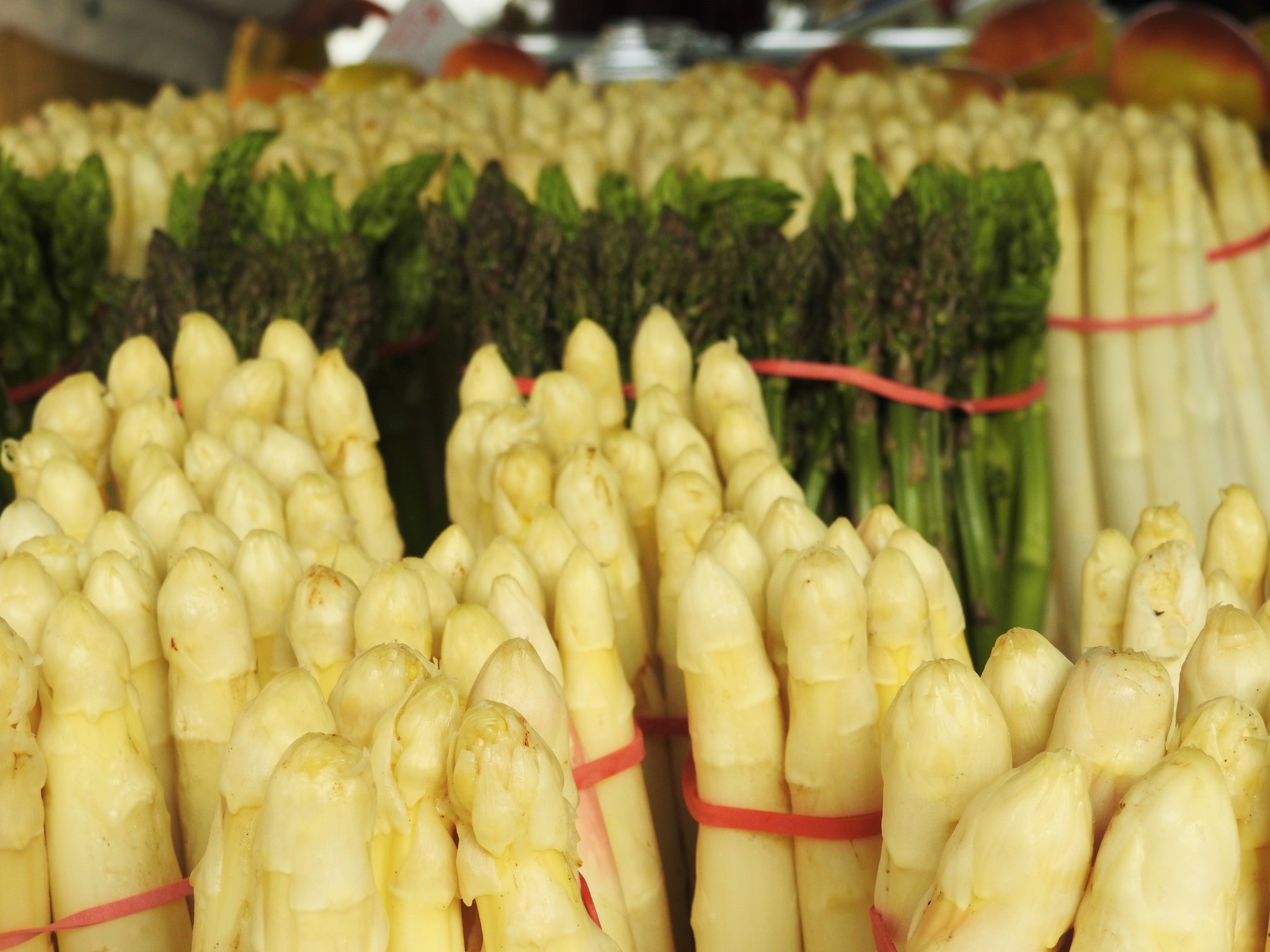 Symbol_Spargel Grüner und weißer Spargel. Symbolfoto: Dirk Flieger