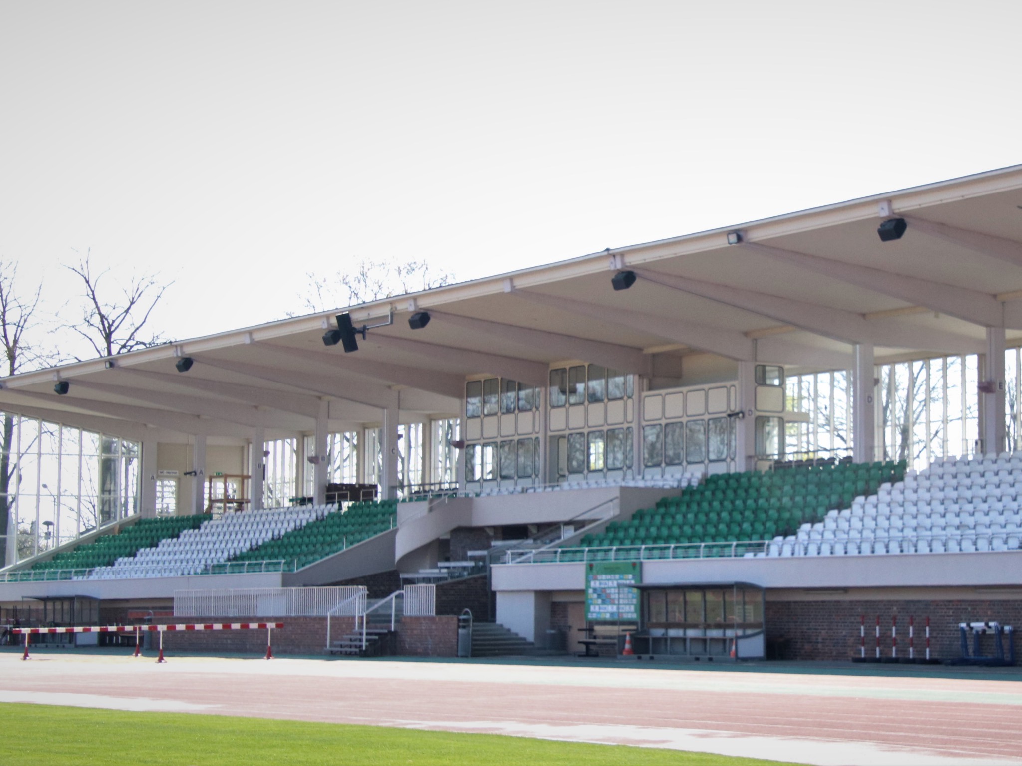 Tribuene_FC_Schweinfurt_gruen-weiss Die Tribüne im Willy-Sachs-Stadion ist jetzt Grün-Weiß. Foto: 1.FC Schweinfurt 1905
