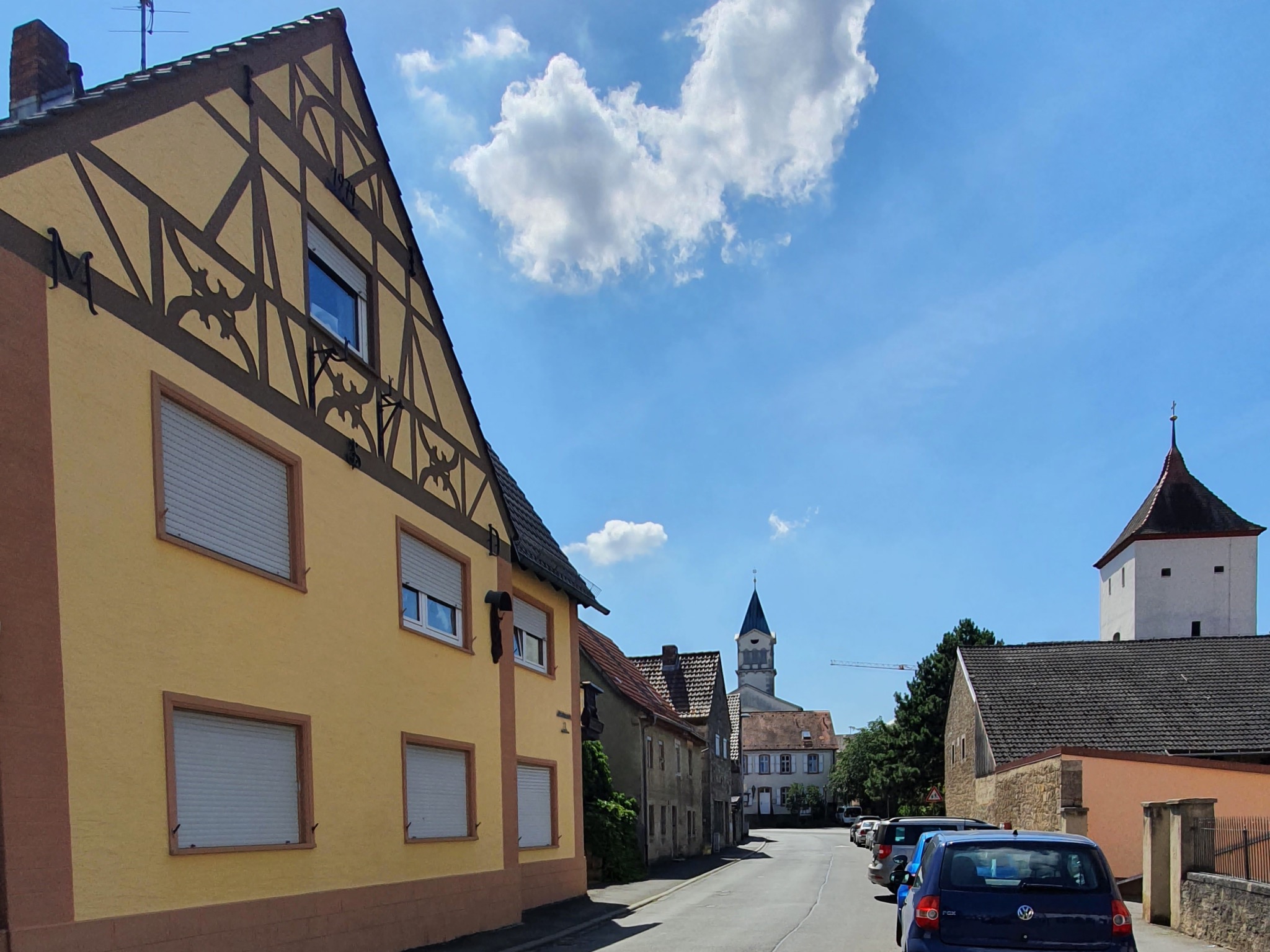 Wolfskeelstraße: Eine der Hauptverkehrsstraßen in Rottenbauer erinnert heute an den jahrhundertelangen Einfluss der Adelsfamilie. Foto: Jacob Grimm