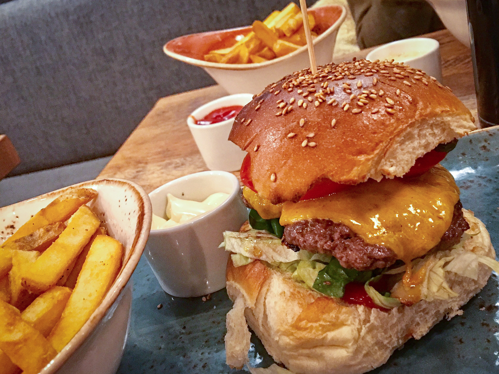 Leckerer Burger. Symbolfoto: Pascal Höfig