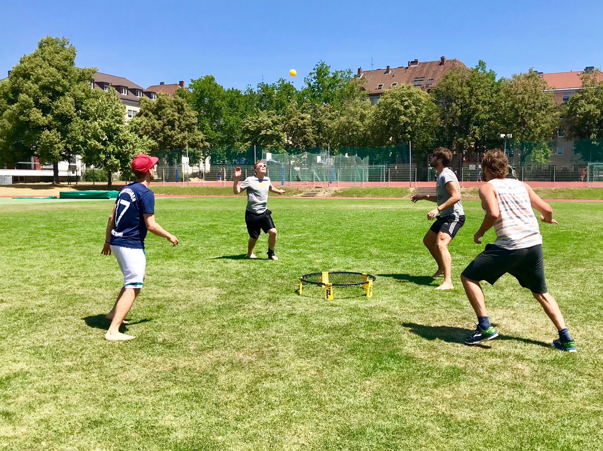 Spikeball2 Spikeball, die neue Trendsportart für den Sanderrasen? Foto: Kristof Reitz