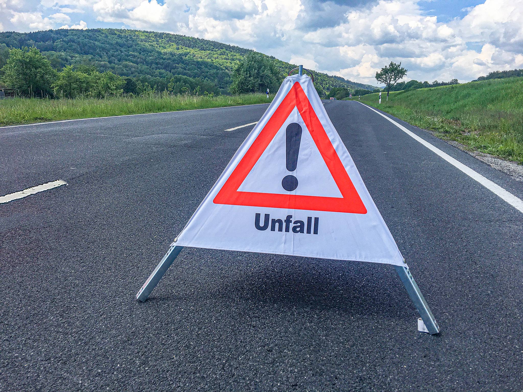 Unfall_Symbol Unfall auf der Landstraße. Symbolfoto: Pascal Höfig
