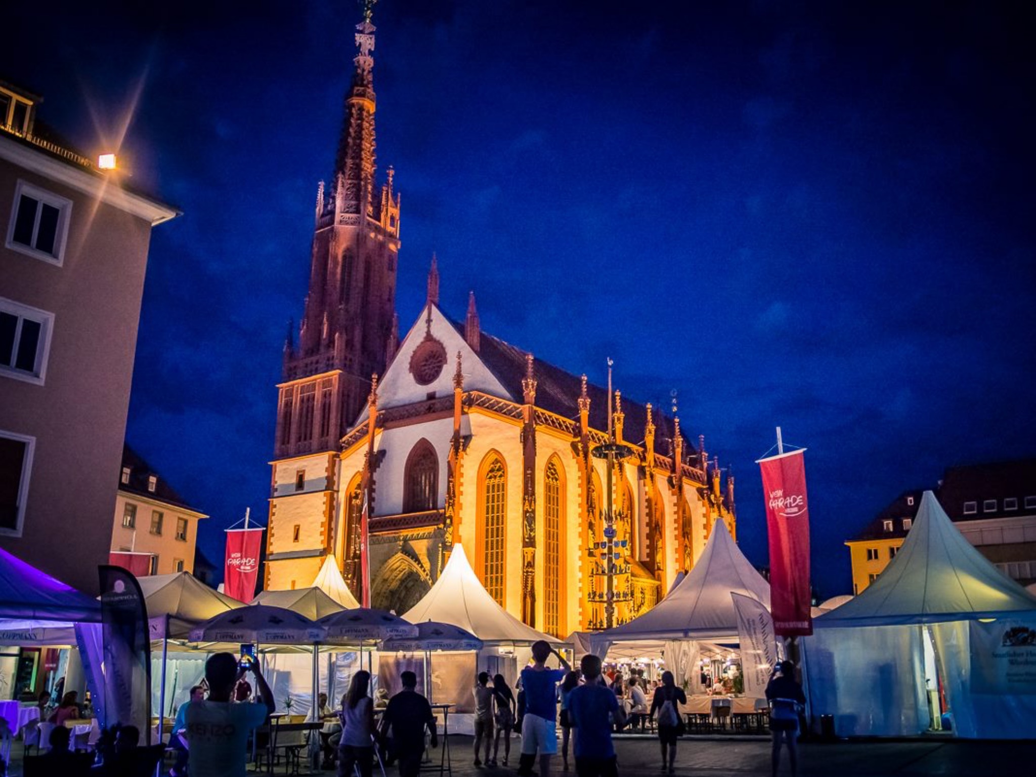 Herrliche Abendstimmung bei der Würzburger Weinparade. Foto: Pascal Höfig