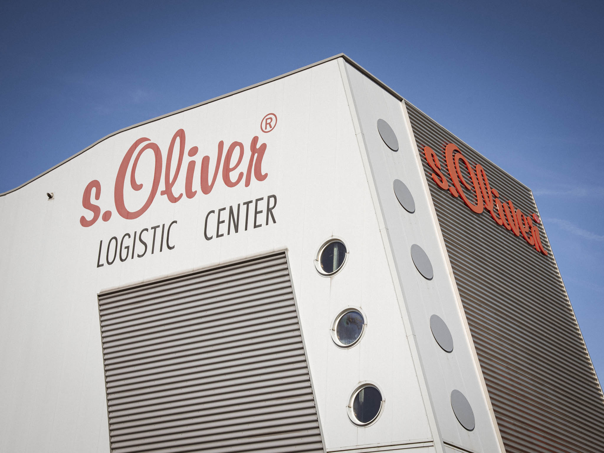 Das s.Oliver Logistic Center in Rottendorf. Foto: Dominik Ziegler