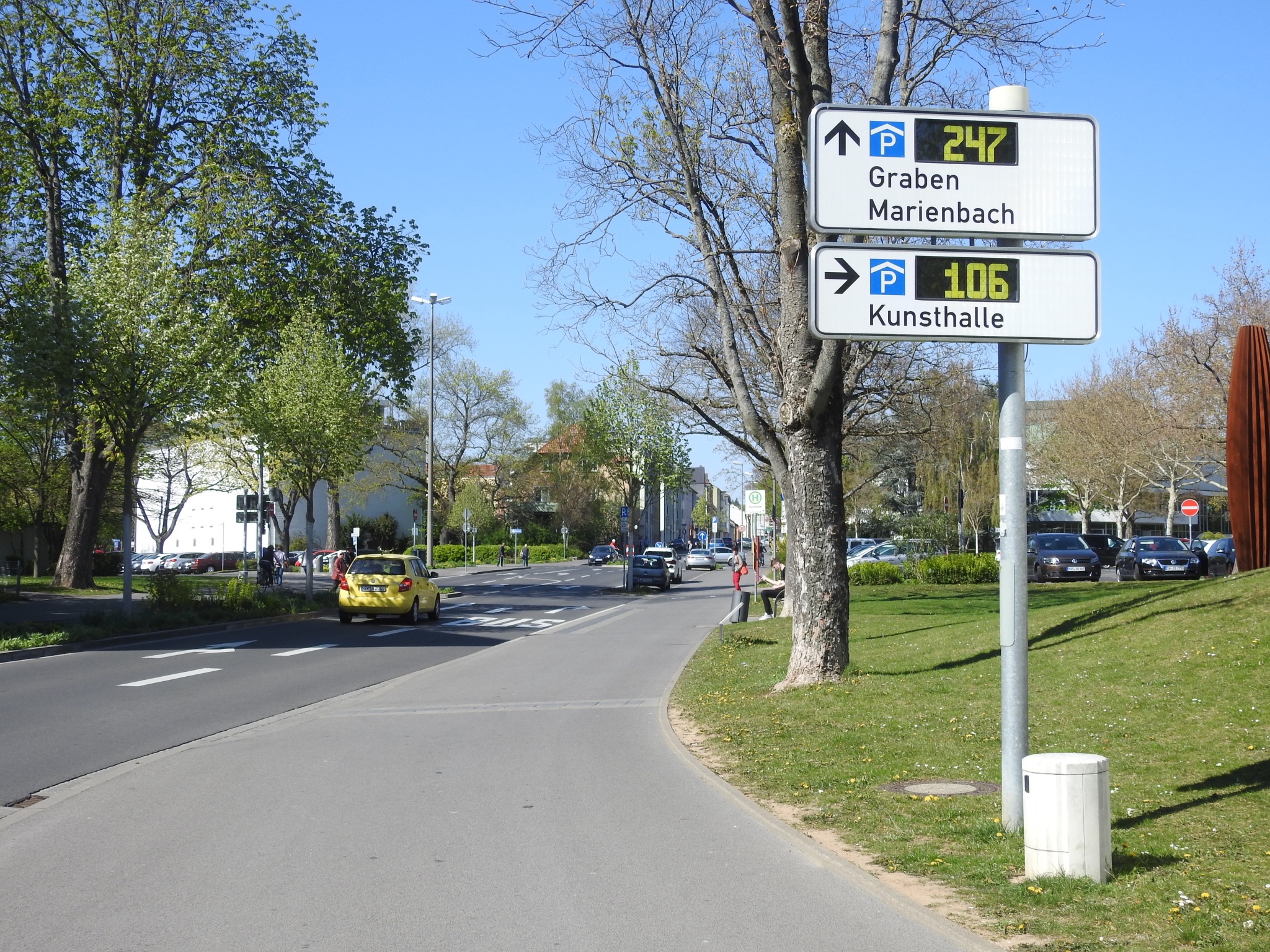 Symbolbild_Parkpleatze Parken im Parkaus. Symbolfoto: Dirk Flieger