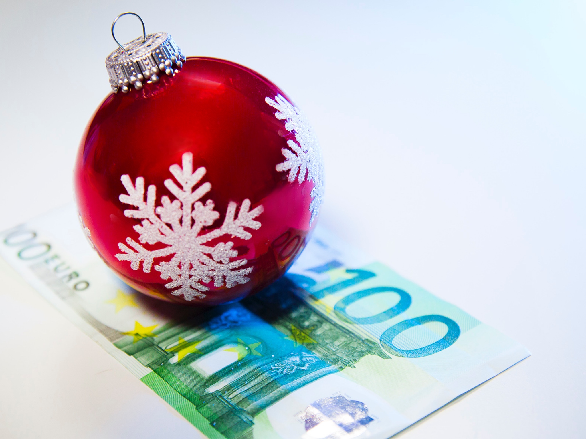 Weihnachtsgeld Auch Mini- Jobber haben Anspruch auf ein Weihnachtsgeld, wenn der Chef den anderen Mitarbeitern im Betrieb ein solches zahlt. Foto: NGG