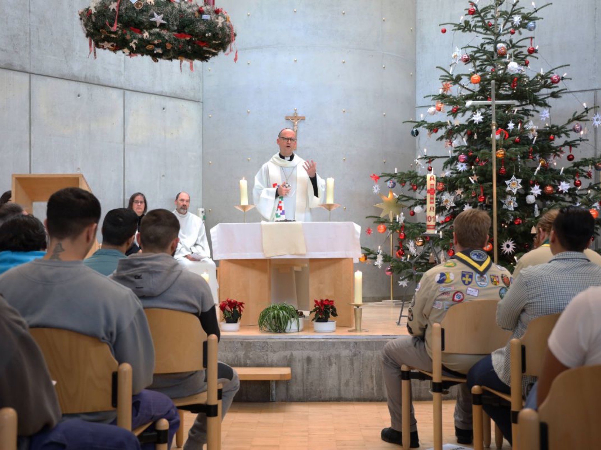 Gottesdienst_JVA_Bischof "Weihnachten ist ein Fest der Hoffnung", betonte Bischof Dr. Franz Jung in seiner Predigt. Foto: Markus Hauck/POW