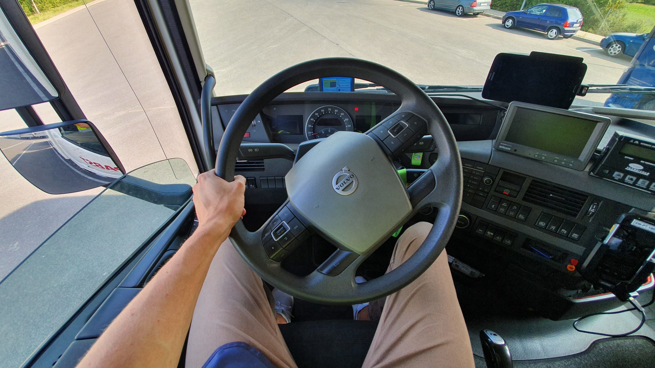 Am Steuer eines Lastkraftwagens. Foto: Pabst Transport
