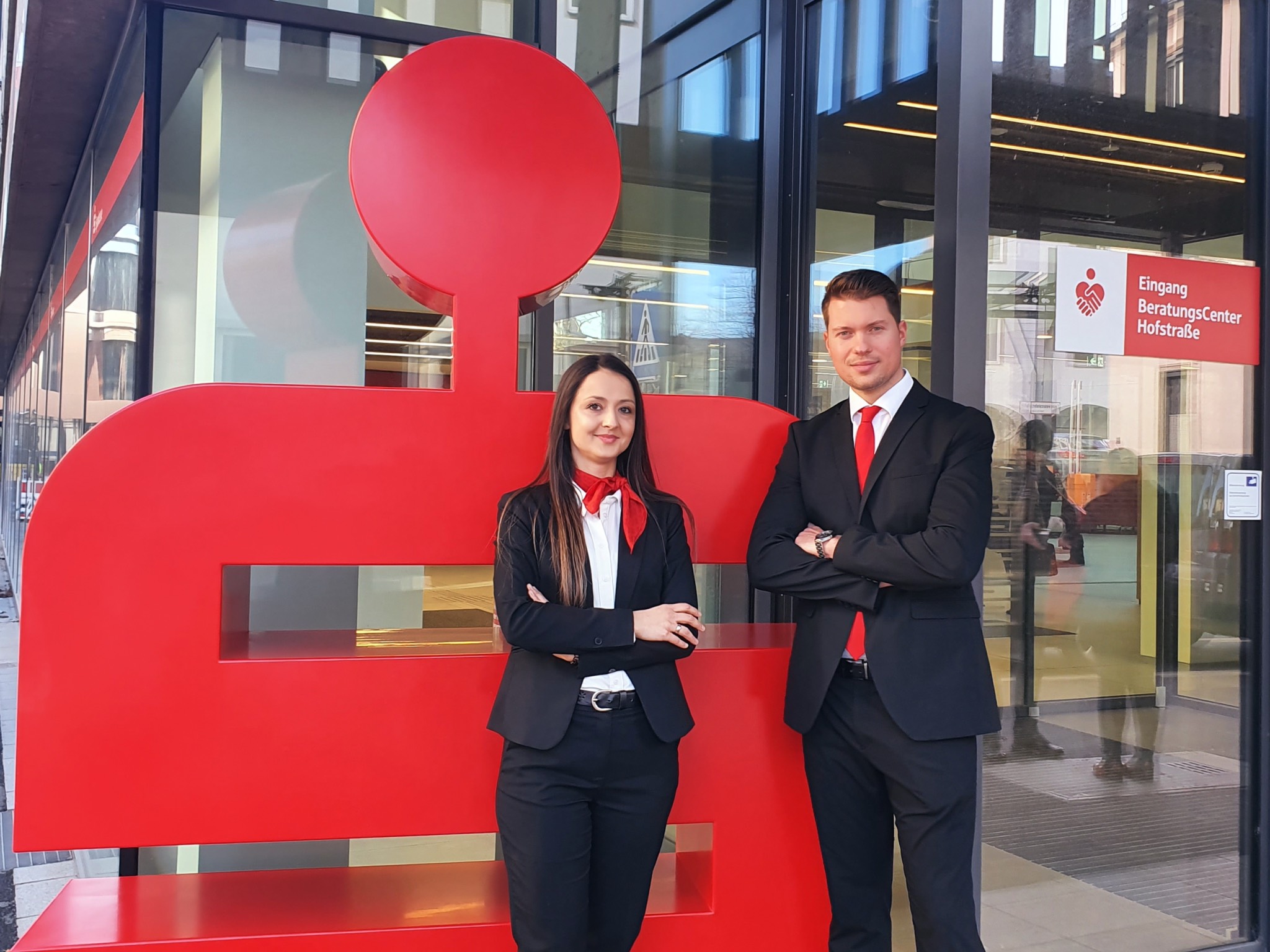sparkasse-quereinsteiger Senour und Michael haben den Quereinstieg gemeistert. Foto: Laura Göpfert