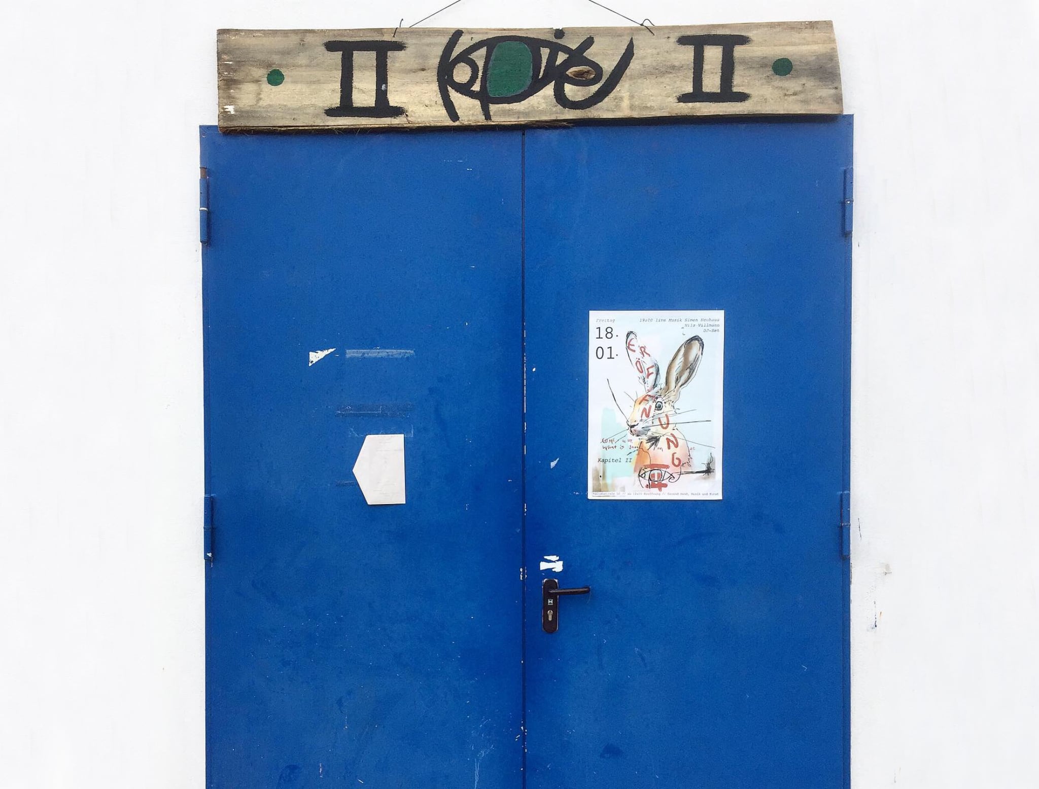 Kapitel 2_Tür Hinter der blauen Tür geht's zum Kapitel II in der Zellerau. Foto: Kapitel II
