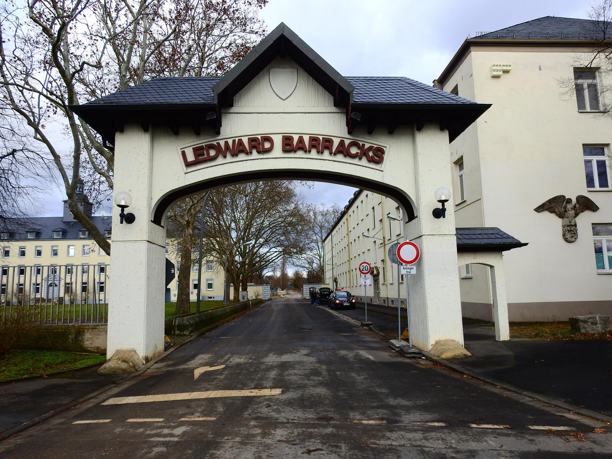 Symbol_Ledward Barracks Eingang zu den Ledward Barracks. Foto: Dirk Flieger
