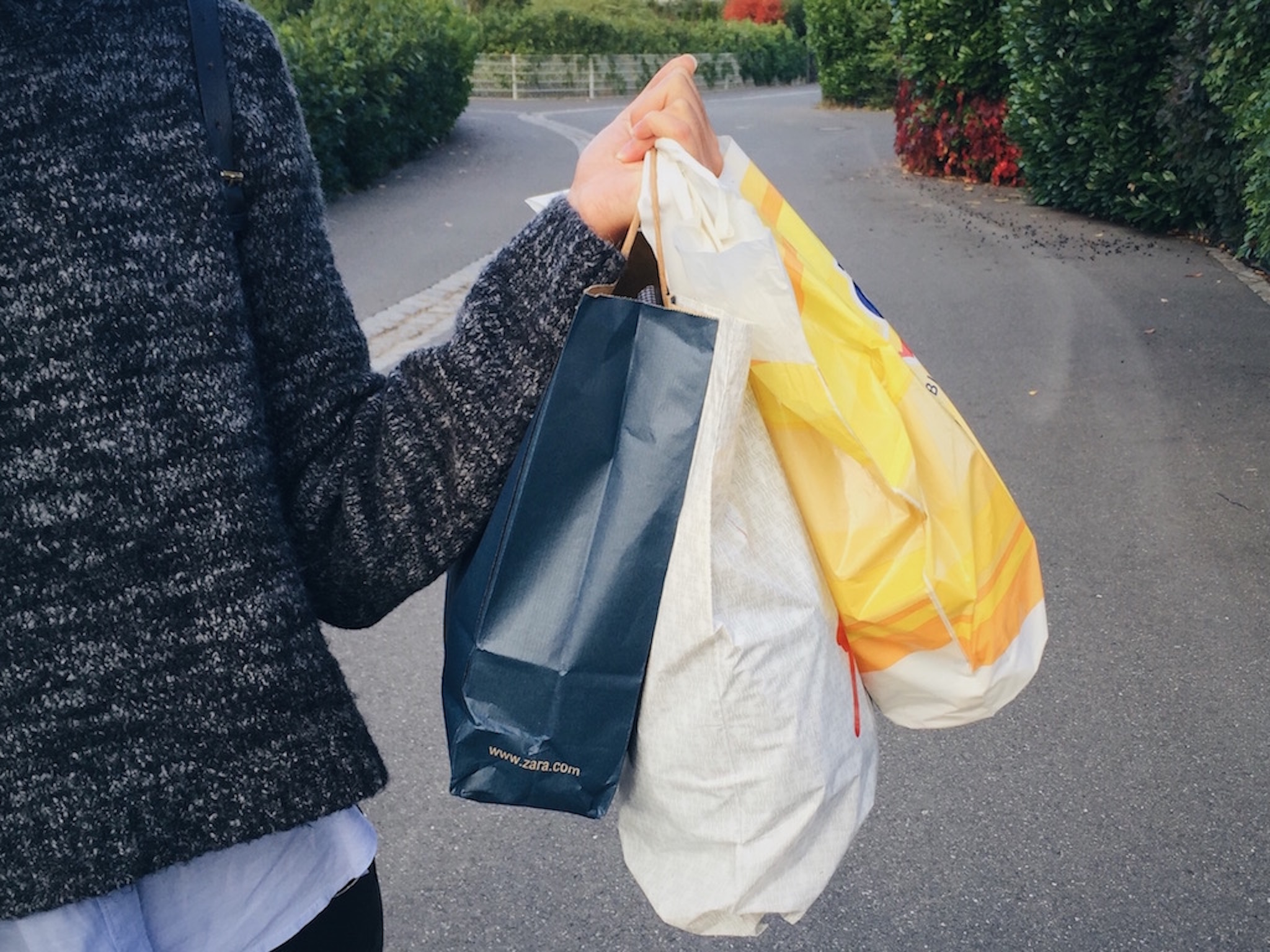 Shoppingtueten.jpg Symbolbild Einkaufstüten. Foto: Meliz Kaya
