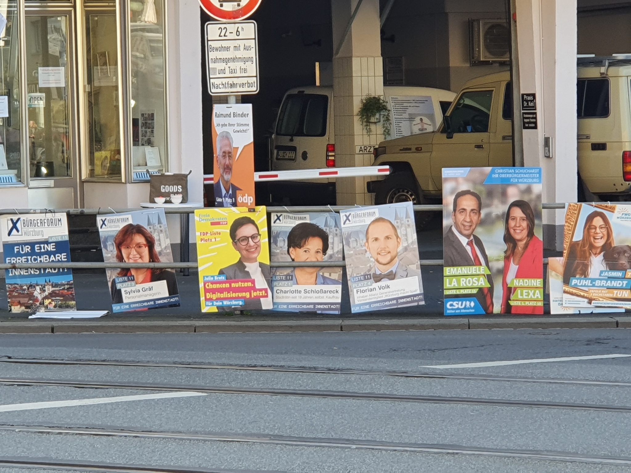 Wahlplakate_Neubaustraße Wahlplakatierung in Würzburg. Foto: Laura Göpfert