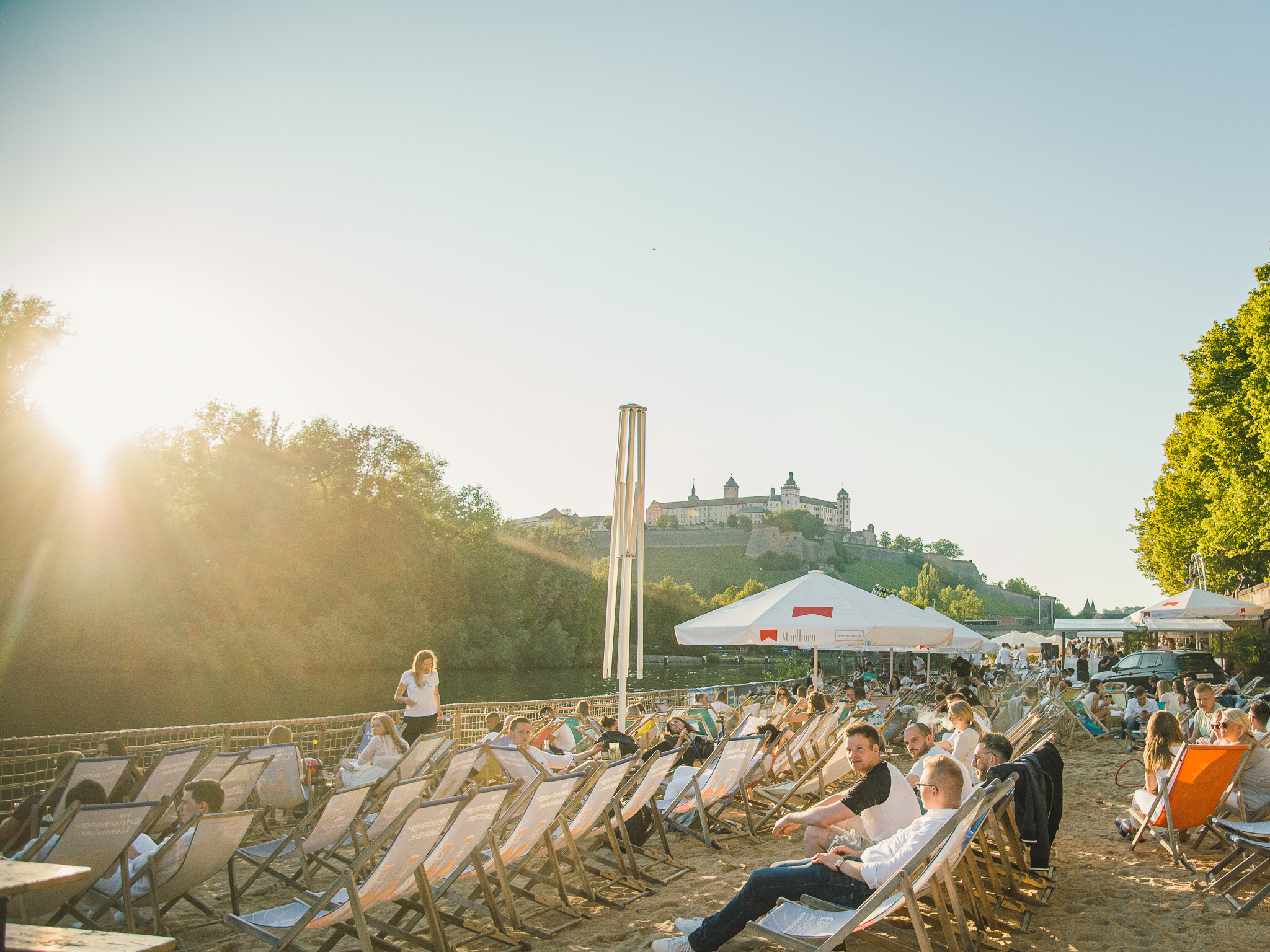 White_Party_Stadtstrand_Festung Der Stadtstrand in Würzburg. Foto: Pascal Höfig