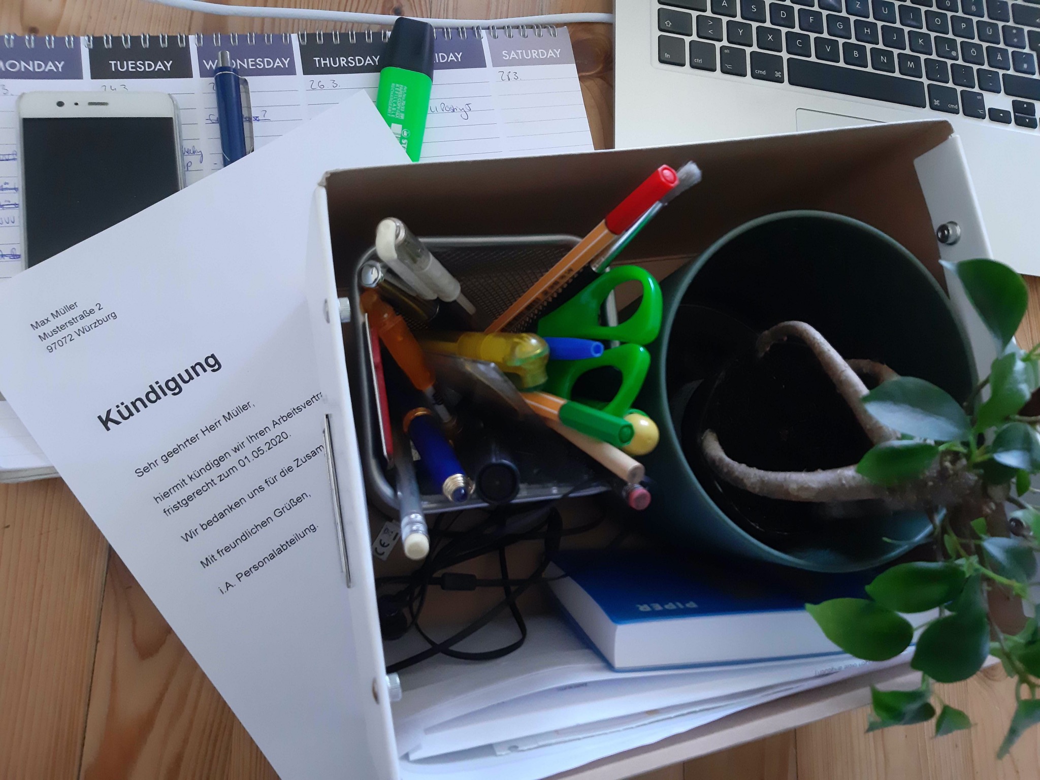 kuendigung-symbolbild-arbeitsvertrag Symbolfoto Kündigung: Dominik Ziegler