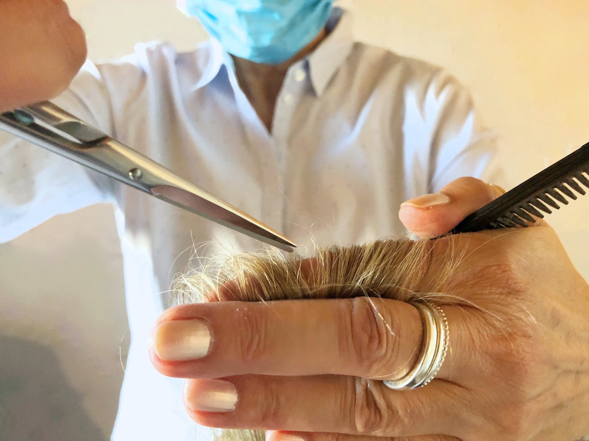Friseur_Maske Friseur mit Maske. Foto: Katharina Kraus