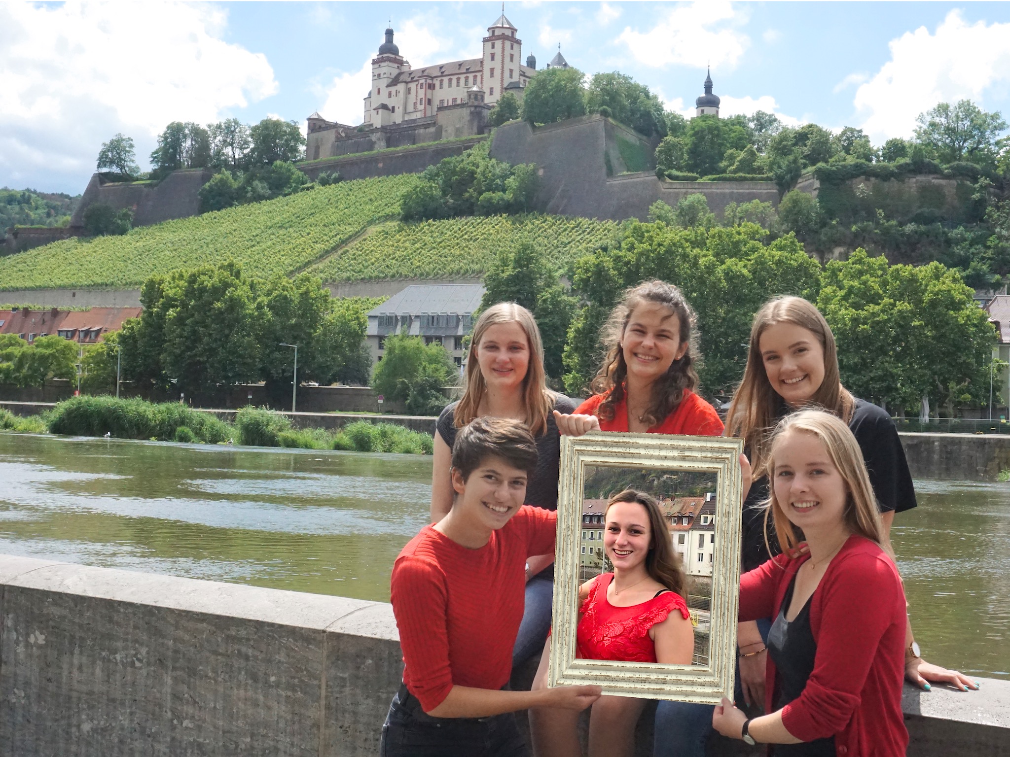 Medisteam Würzburg Das Team von Medisspendenblut in Würzburg. (hinten v. links: Jule, Franka, Sophie; vorne v. links: Marie, Eva, Inga). Foto: privat