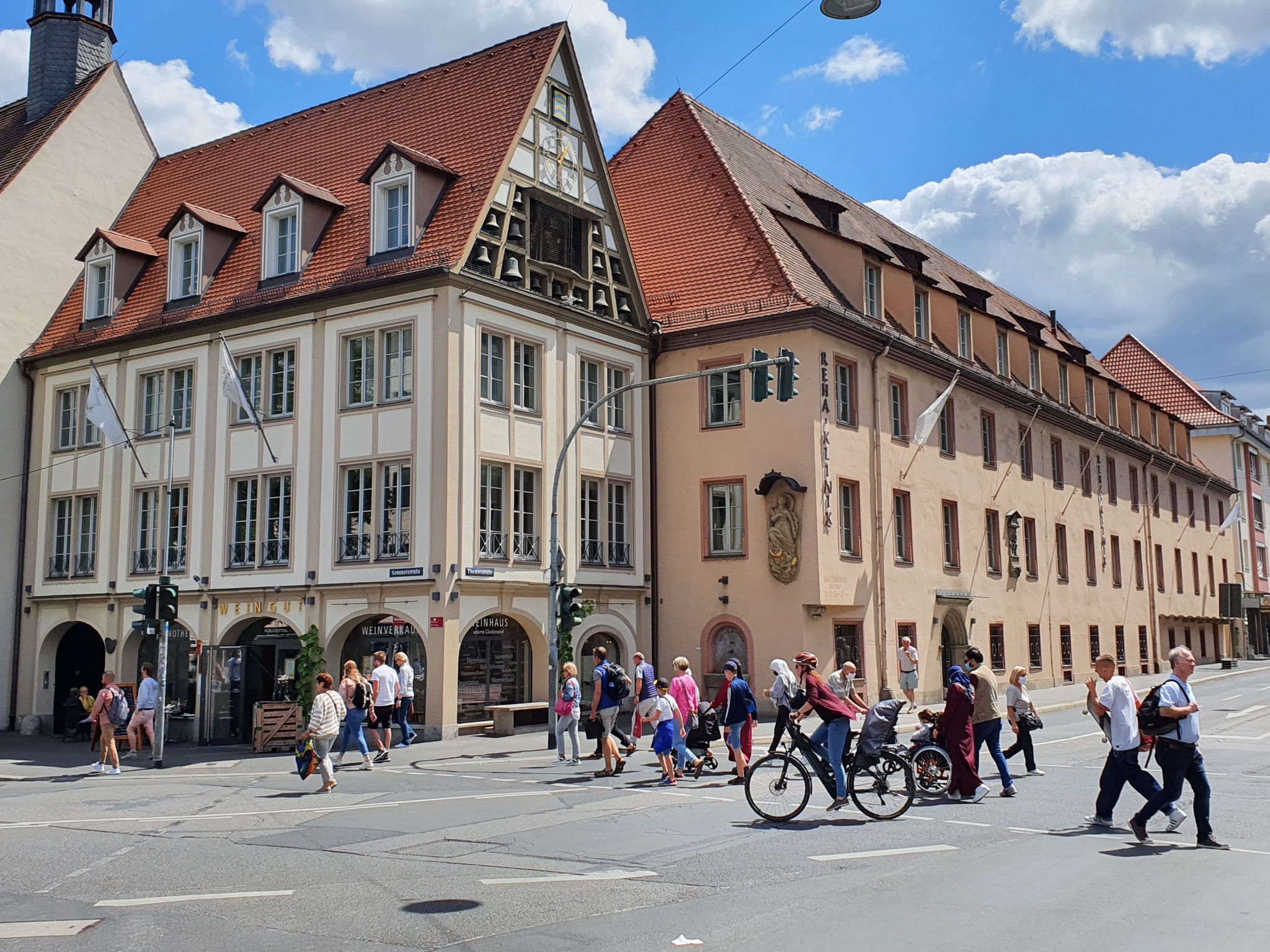 Glockenspiel am Bürgerspital Das Glockenspiel am Bürgerspital an der Kreuzung Theaterstraße/Semmelstraße. Foto: Jacob Grimm