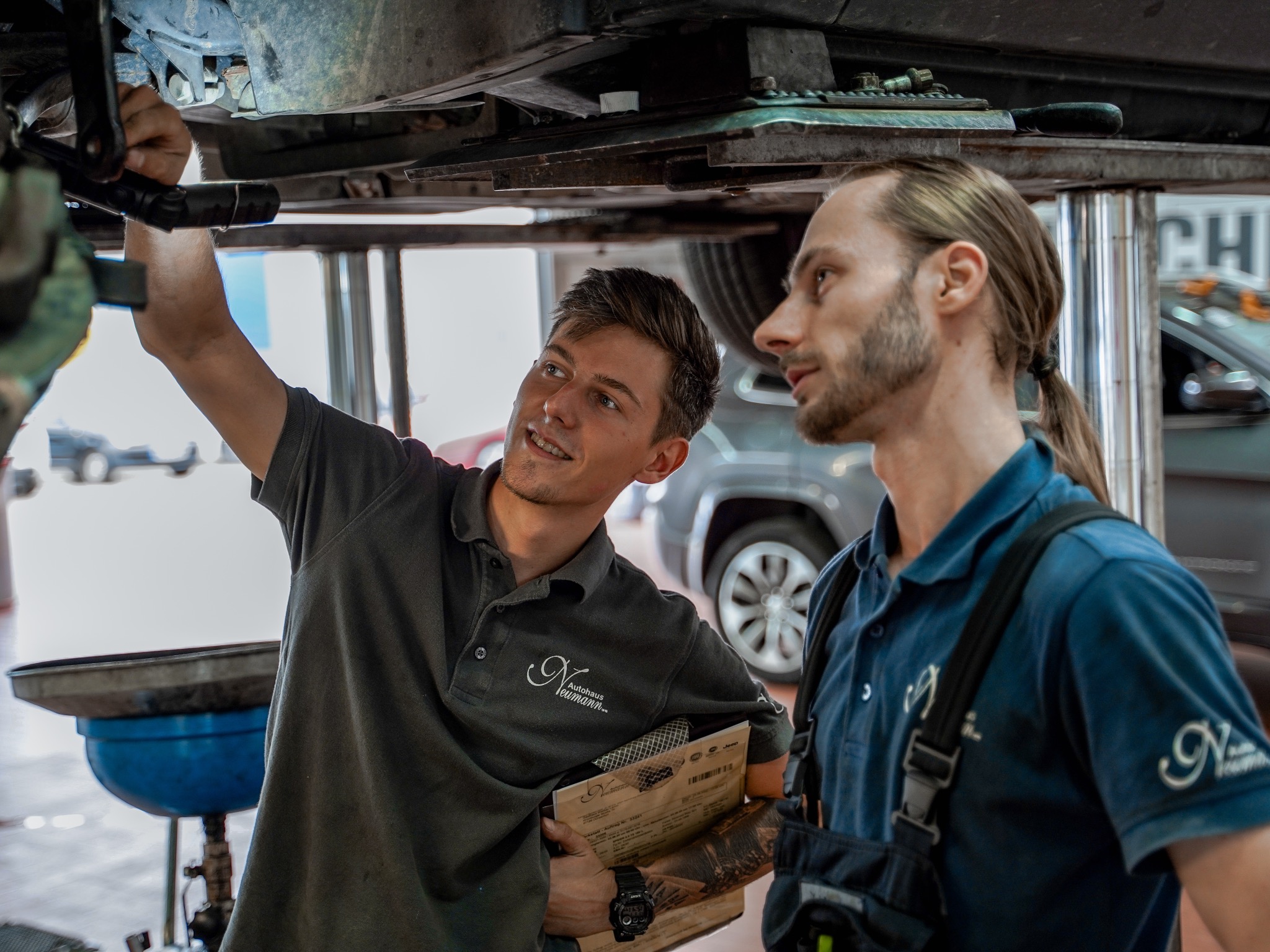Autohaus_Neumann_Jobs_69 Das Autohaus ist auf der Suche nach Auszubildenden und ausgelernten Kfz-Mechatronikern (m/w/d). Jetzt einfach bewerben! Foto: Konstantin Winter