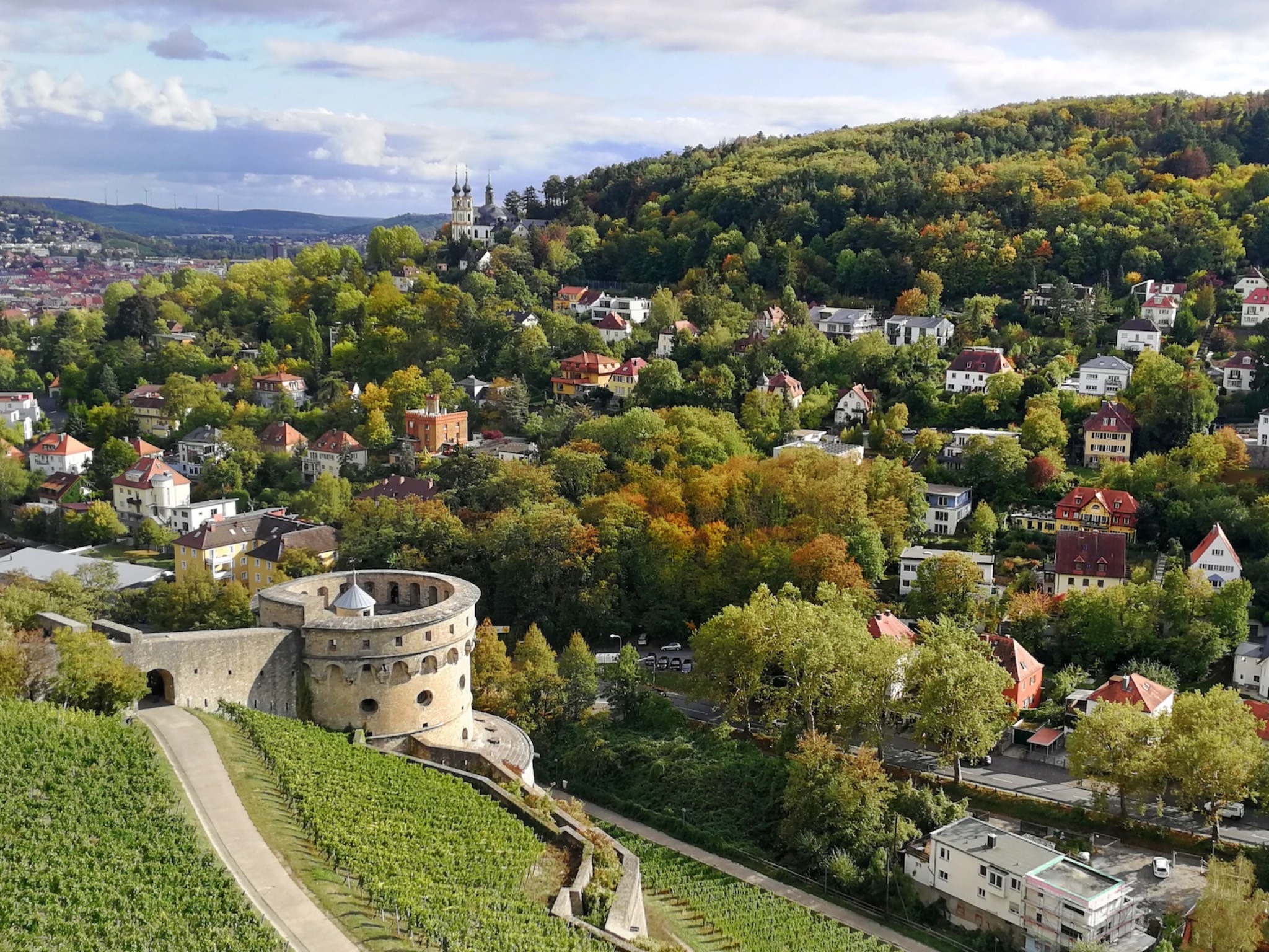 Maschikuliturm und Käppele. Foto: Würzburg erleben