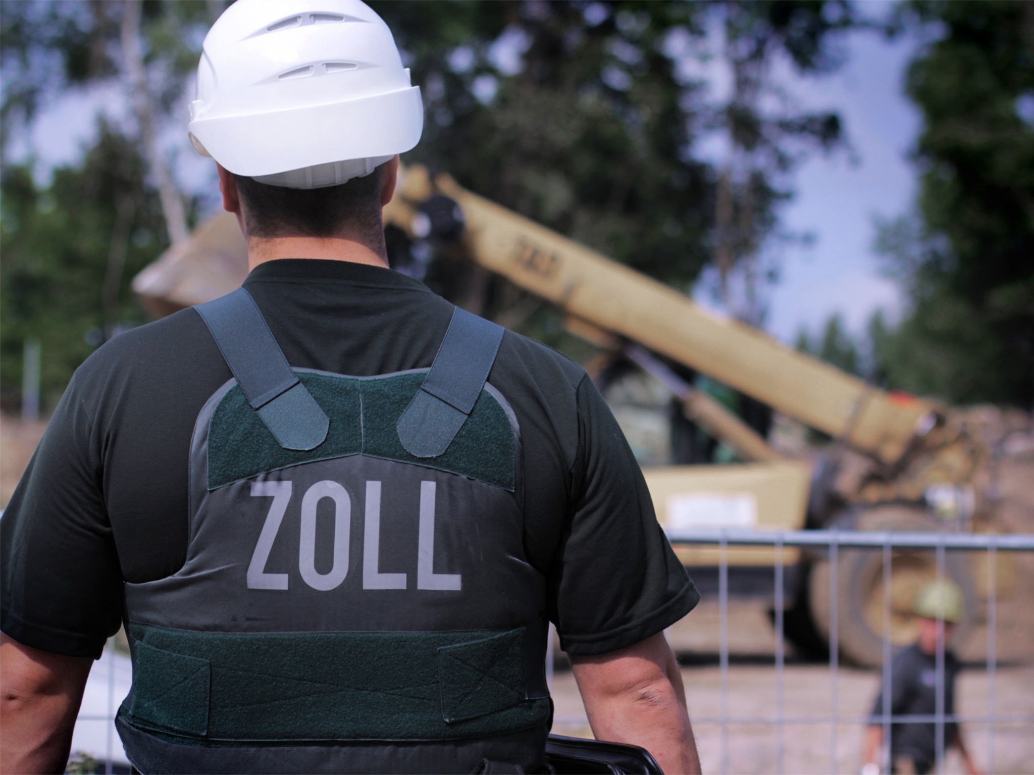 Zöllner auf Baustelle Beamte der Zolleinheit Finanzkontrolle Schwarzarbeit werden auf Baustellen oft fündig: Das Hauptzollamt Schweinfurt hat nun einen Schaden in Höhe von 3,7 Millionen Euro ermittelt. Die IG BAU fordert ein noch strengeres Vorgehen gegen Lohnbetrug und illegale Beschäftigung.