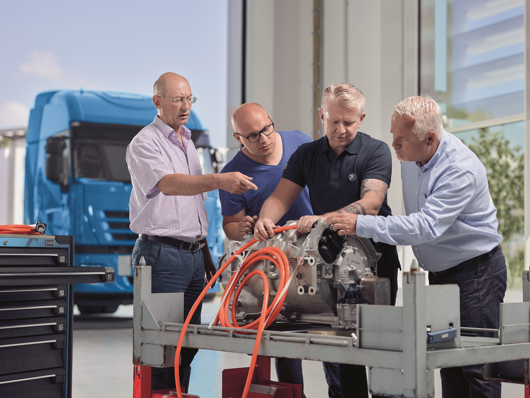 Praxisorientierte Trainings von ZF Aftermarket / Training courses from ZF Aftermarket Die Sparte Nutzfahrzeugtechnik in ZF Schweinfurt gibt es bereits seit 60 Jahren. Foto: ZF