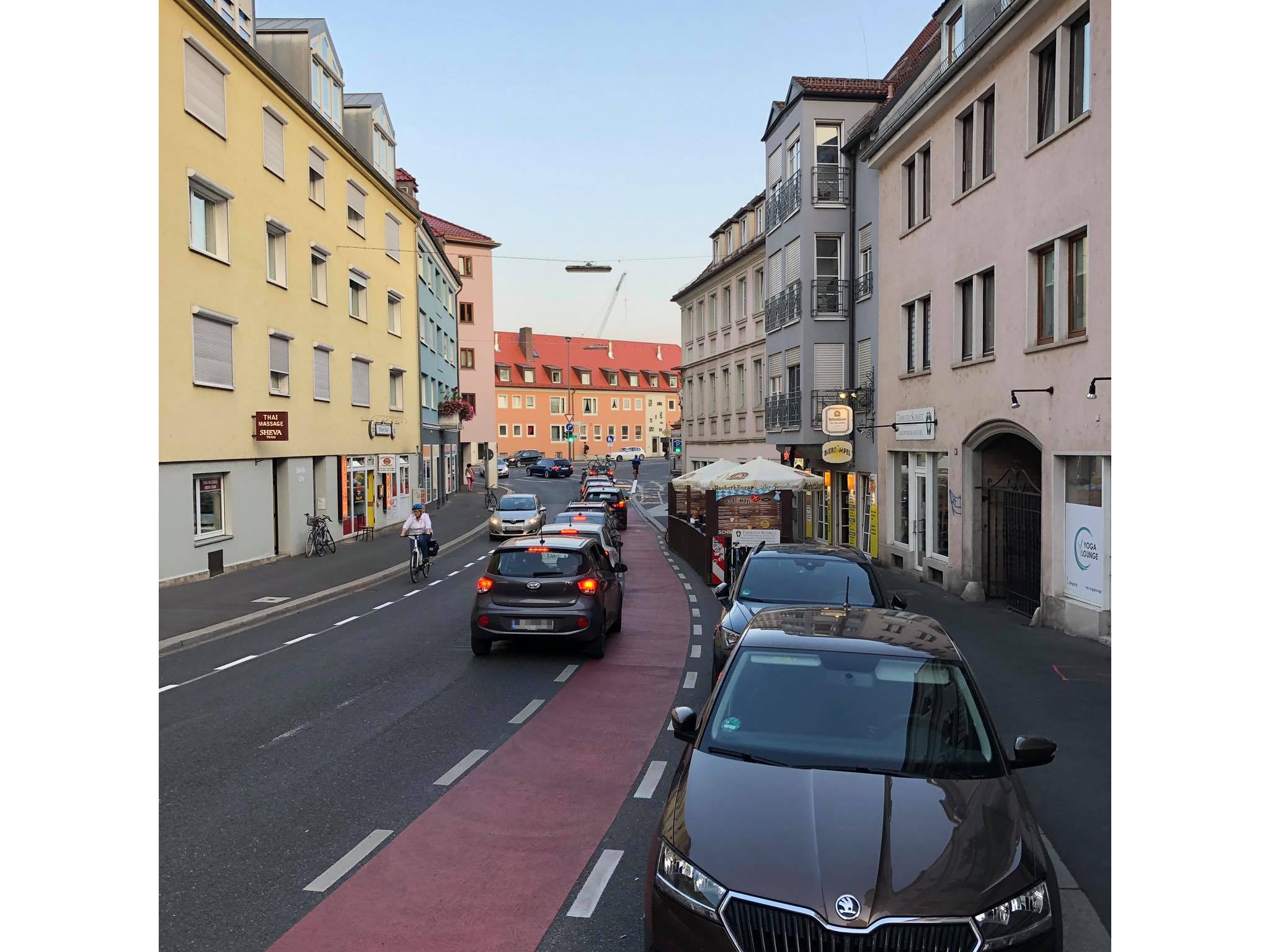 Noch immer ignorieren viele Autofahrer die neue Einbahnregelung in der Zeller Straße. Foto: Würzburg erleben