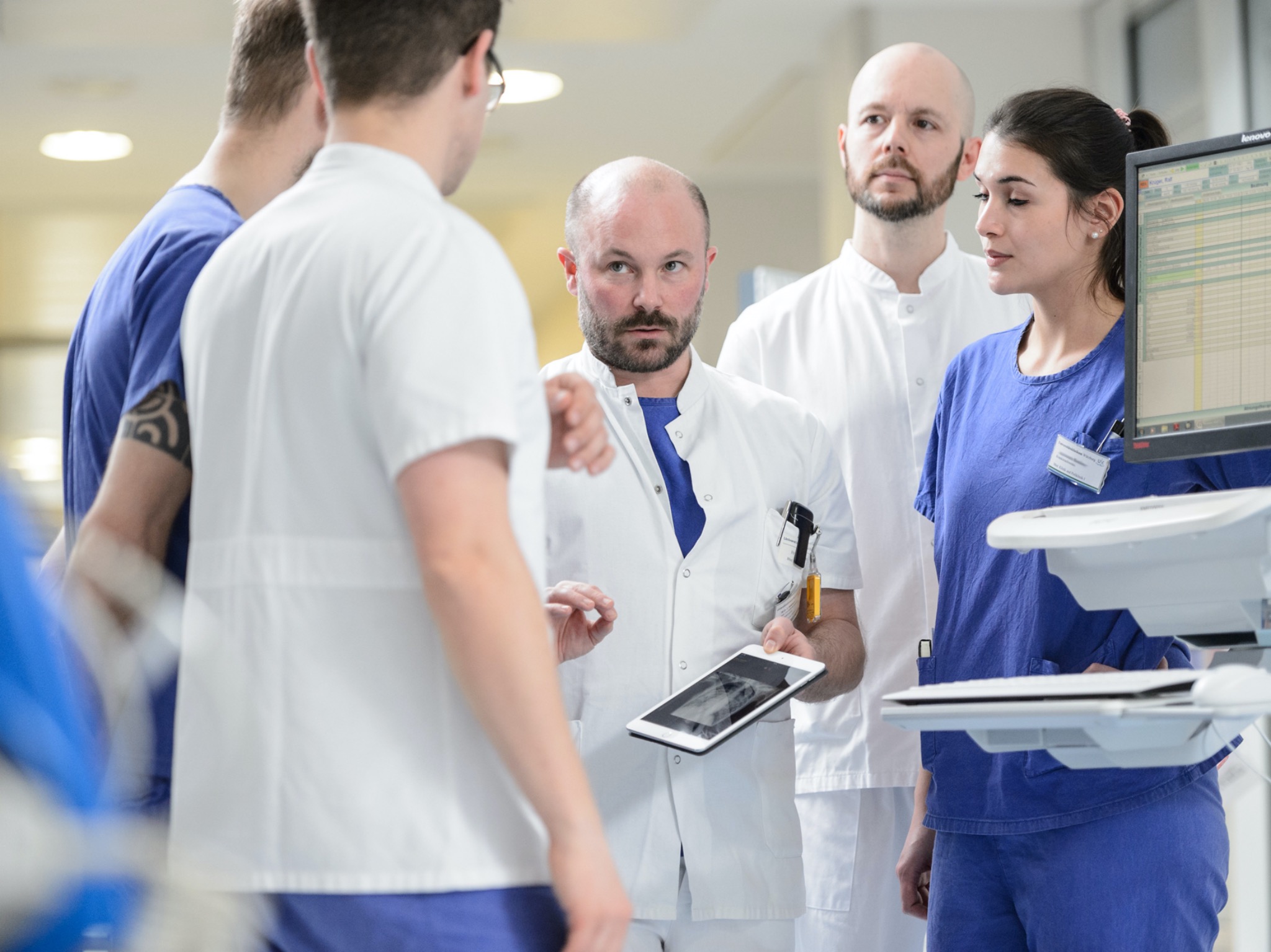 Laut Ranking des Nachrichtenmagazins Stern zählt das Uniklinikum Würzburg zu den führenden Arbeitgebern unter den bayerischen Universitätsklinika. (Das Bild wurde zu einem Zeitpunkt vor der Corona-Maskenpflicht aufgenommen.) Foto: Daniel Peter / Uniklinikum Würzburg