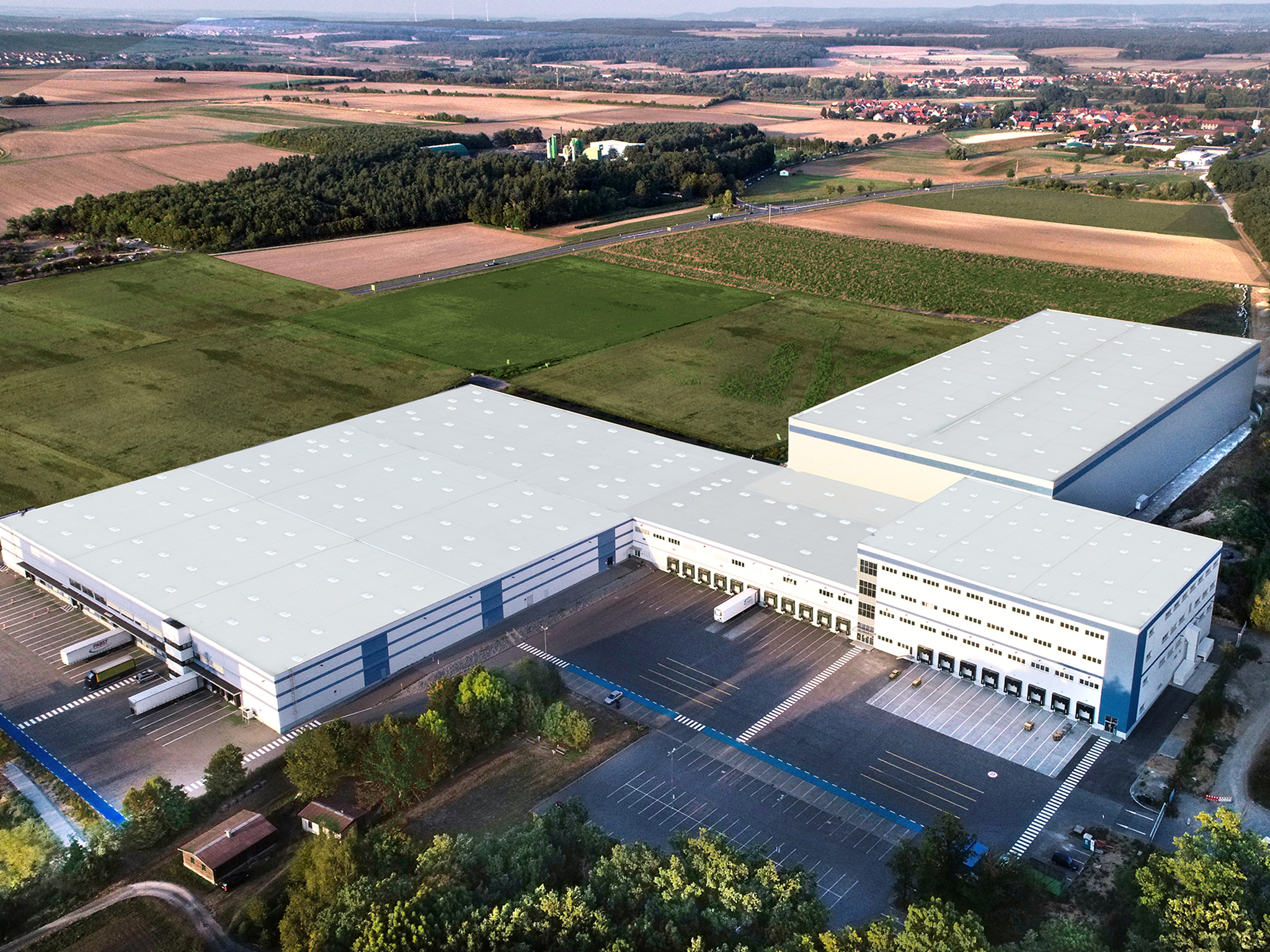 Eins der drei Standbeine ist die Logistik mit 50.000 Quadratmetern Lagerfläche in Dettelbach. Foto: J.E. Schum GmbH & Co. KG