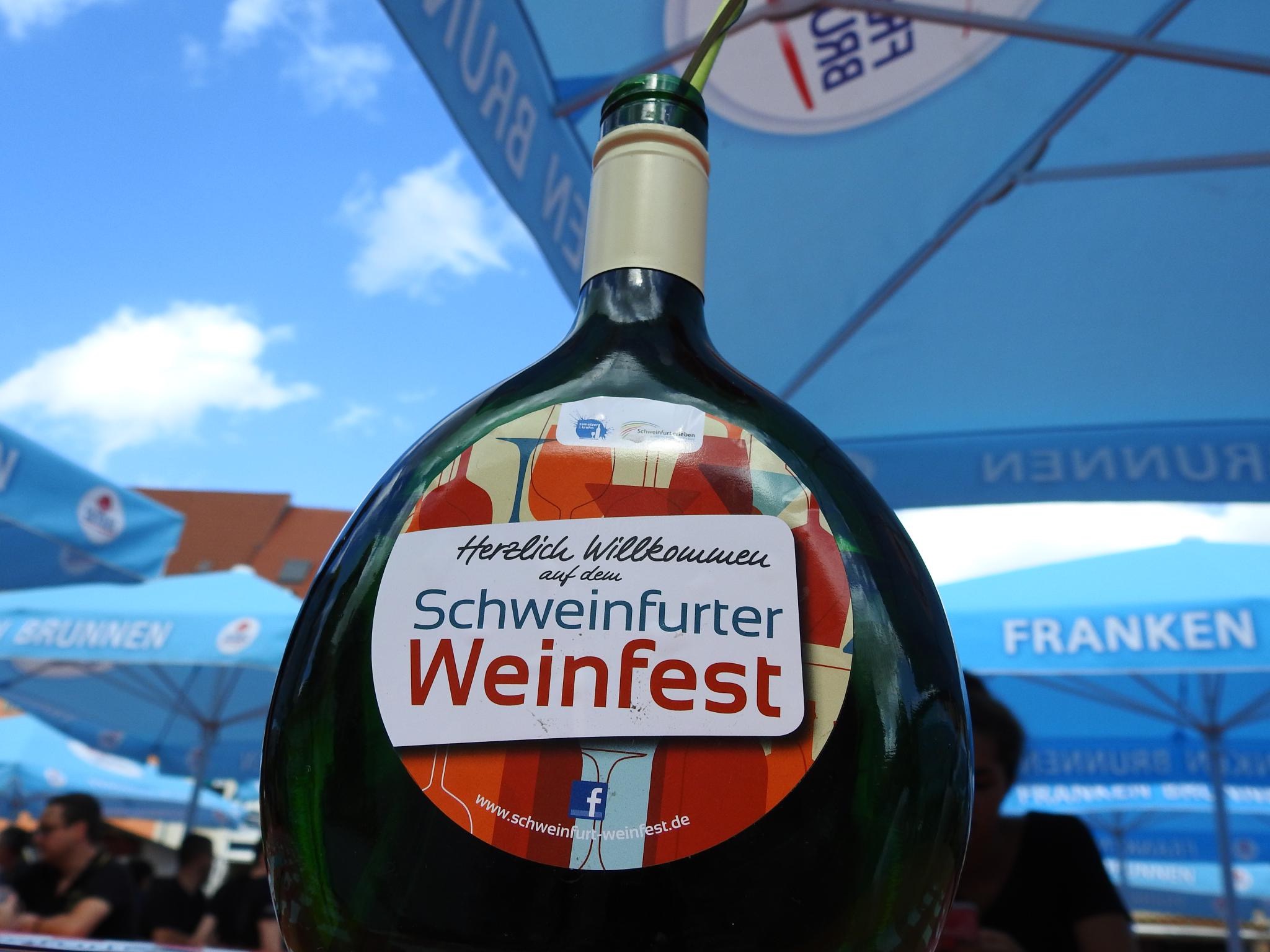 "Herzlich willkommen beim Schweinfurter Weinfest!" Foto: Dirk Flieger