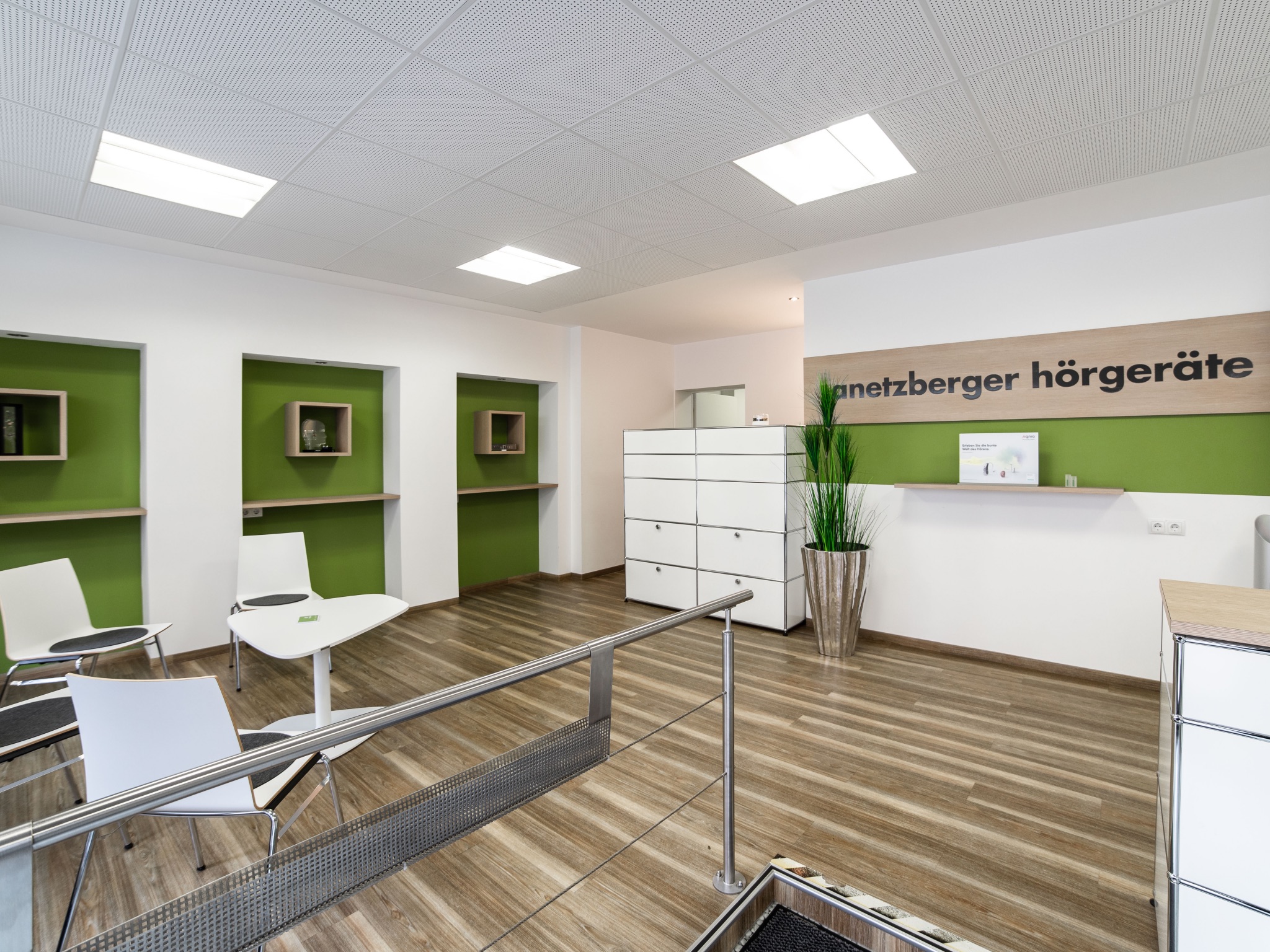 Mitarbeitende erwartet ein angenehmes und modernes Arbeitsumfeld, wie in der Filiale in Gemünden. Foto: Anetzberger Hörgeräte