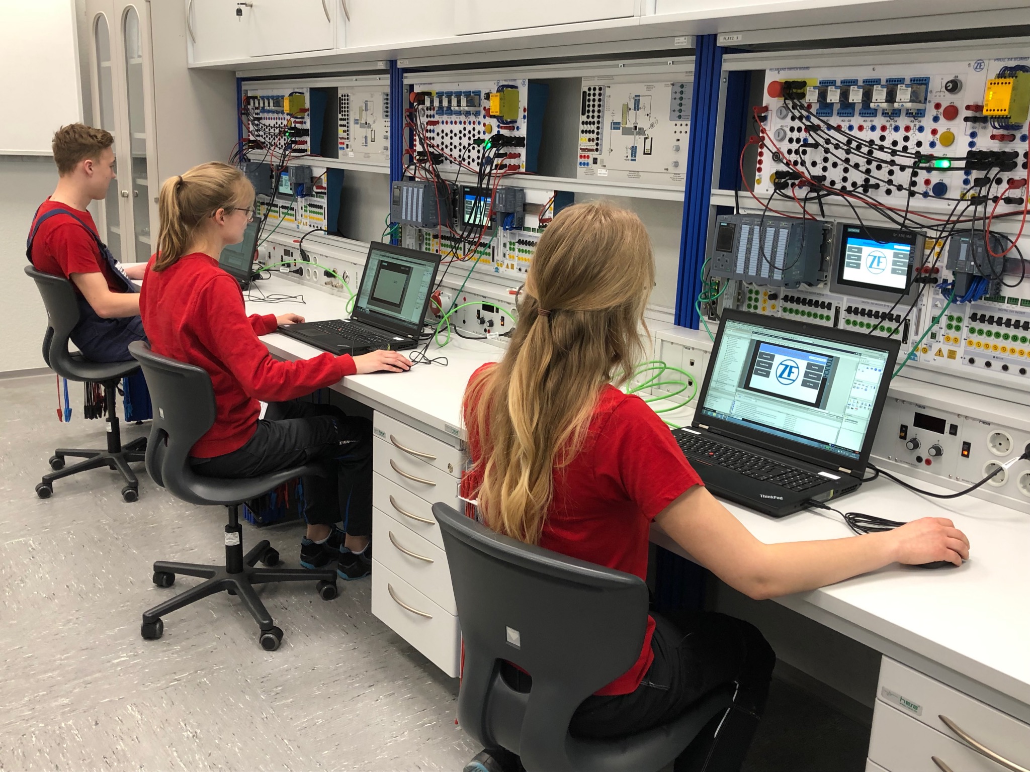Drei Stockwerke umfasst das Ausbildungszentrum von ZF, auf denen unter anderem technische Fertigkeiten vermittelt werden. Foto: ZF Schweinfurt