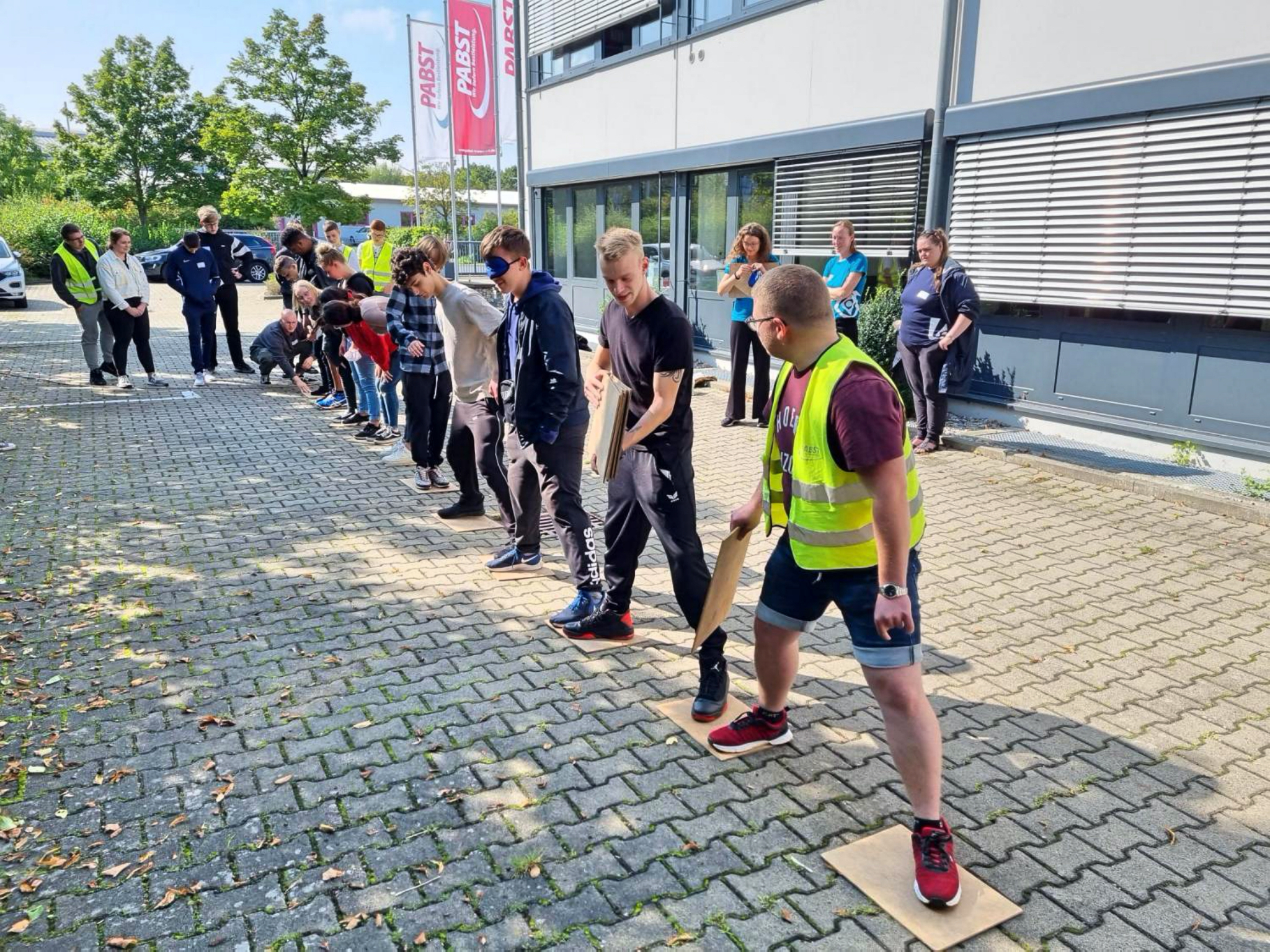 Neben dem Bau von Floßen gab es auch andere Spiele und Seminare. Foto: Pabst Transport
