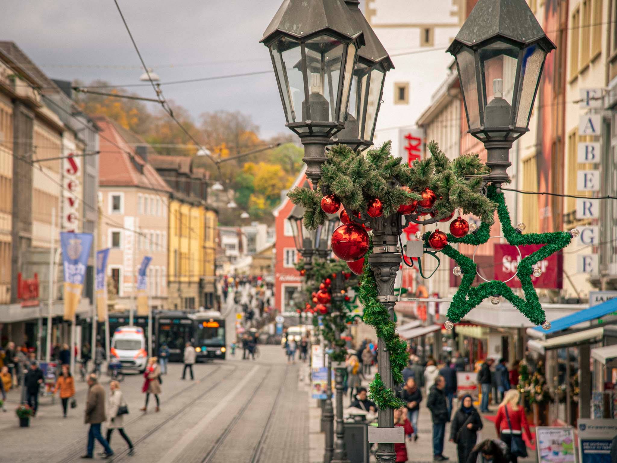 Weihnachtliche Deko Innenstadt Weihnachtliche Deko in der Innenstadt. Foto: Dominik Ziegler
