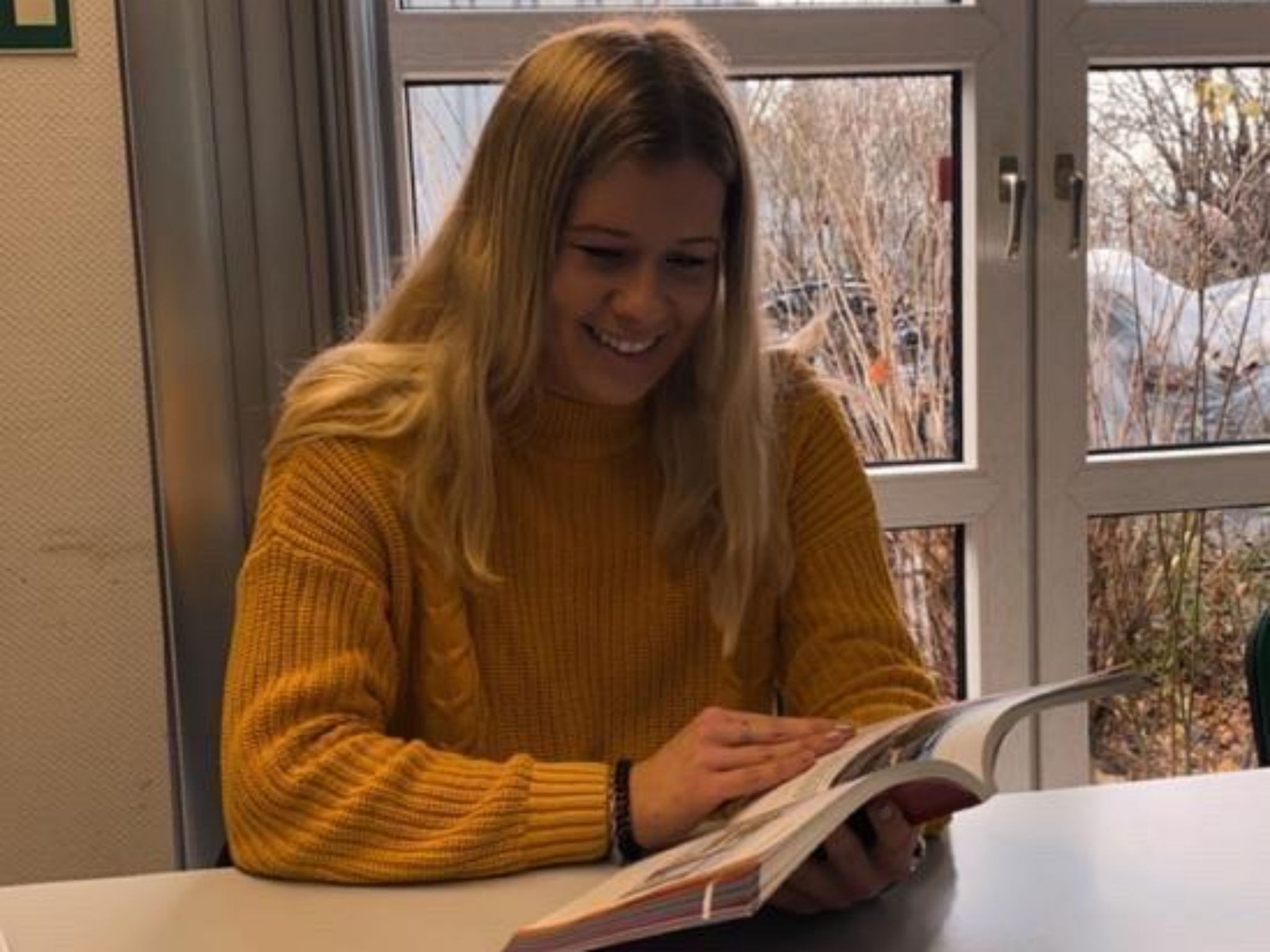 Auch das Lernen macht Lara während der Ausbildung viel Spaß. Foto: Pabst Transport