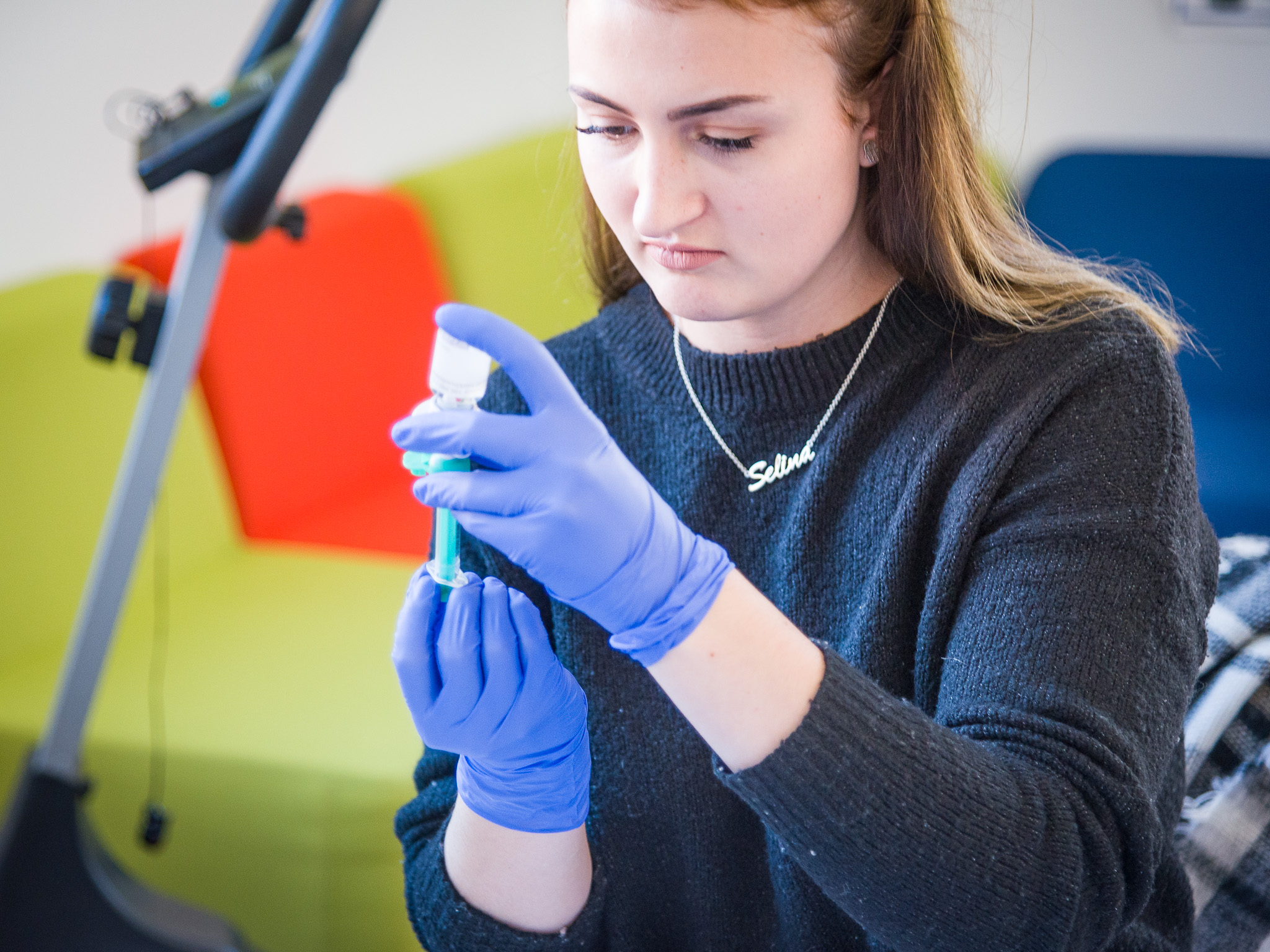 Eine Ausbildung in der Pflege bei Carereer ist vielfältig und bereitet Lehrlinge optimal auf den abwechslungsreichen und herausfordernden Beruf vor. Foto: Pascal Höfig