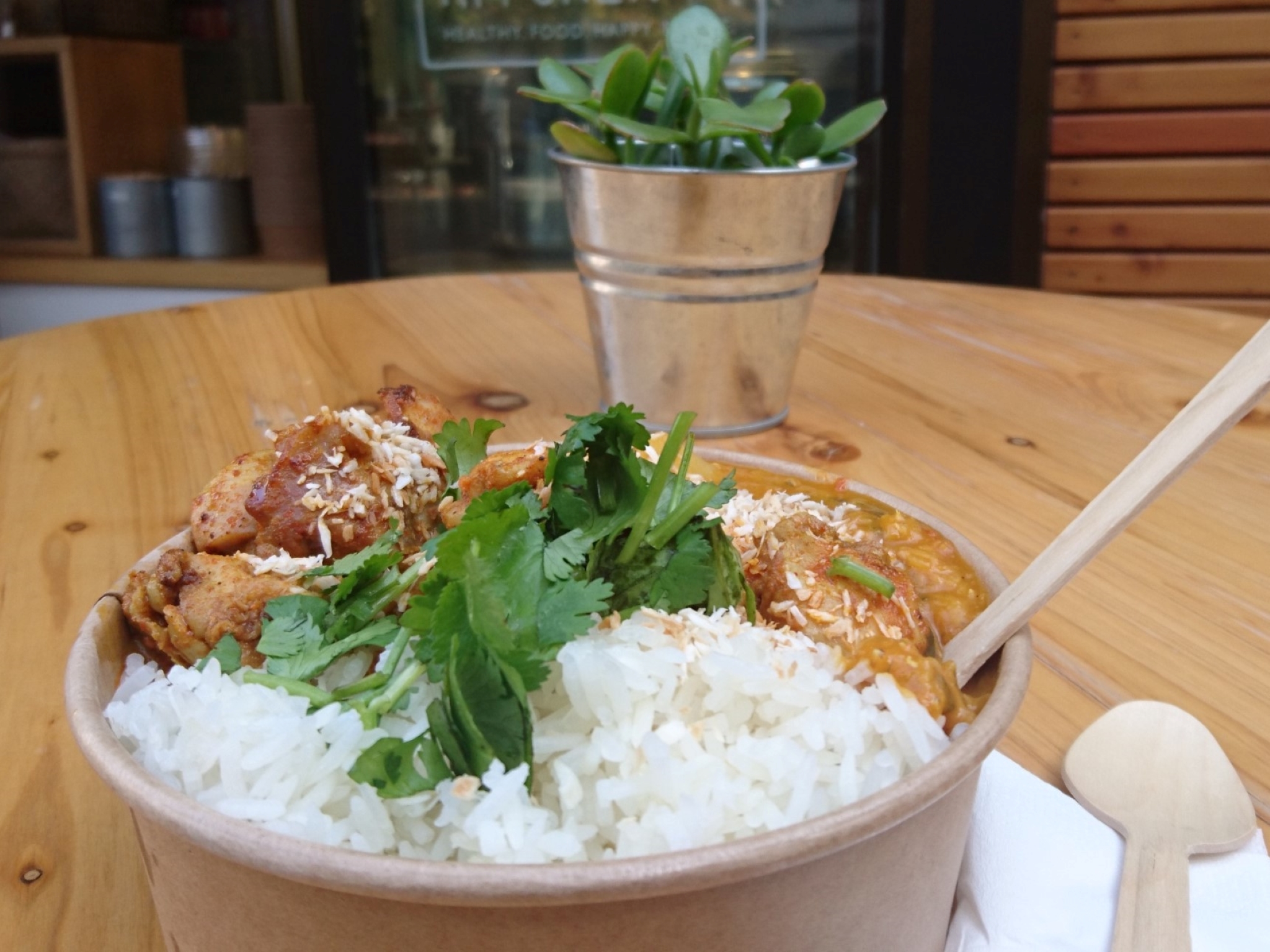 HappyStreetKitchen_Mittagessen Curry ist nicht nur lecker, sondern macht auch satt. Foto: Barbara Duna