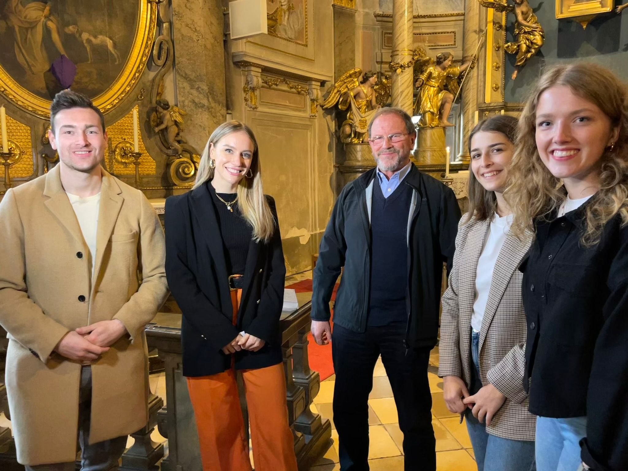16 FHWS Studierende wollen das Käppele wieder zum Strahlen bringen. Foto: FHWS Studierende