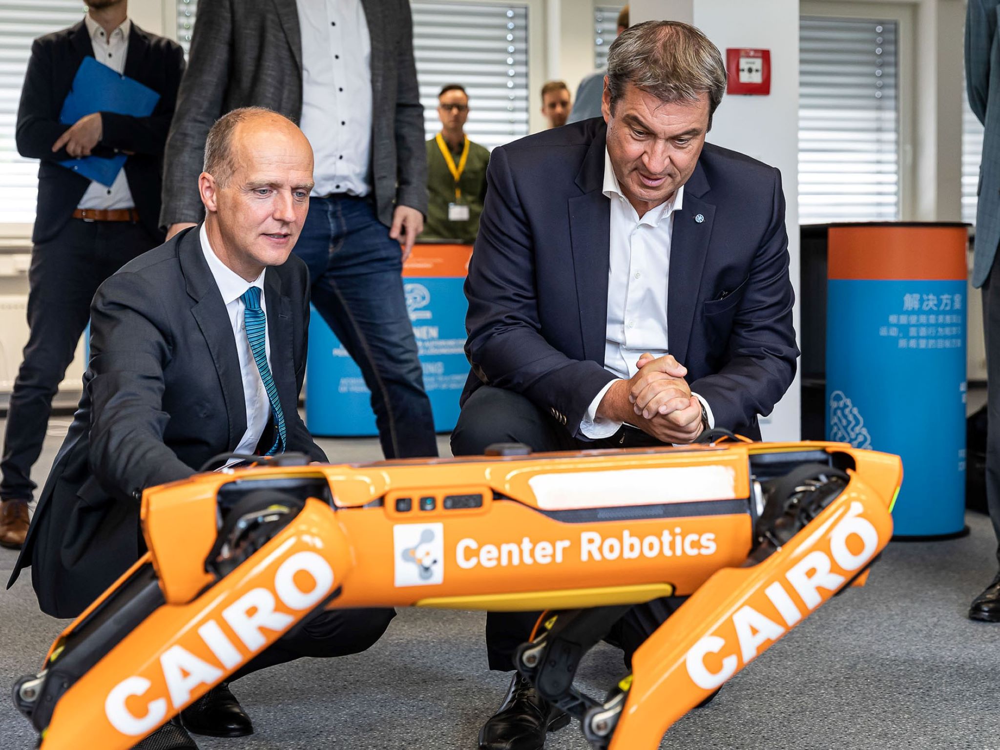 Ministerpräsident Dr. Markus Söder und FHWS-Präsident Prof. Dr. Grebner bei der Eröffnung des Centers for Artificial Intelligence and Robotics (CAIRO). Foto: Stefan Bausewein