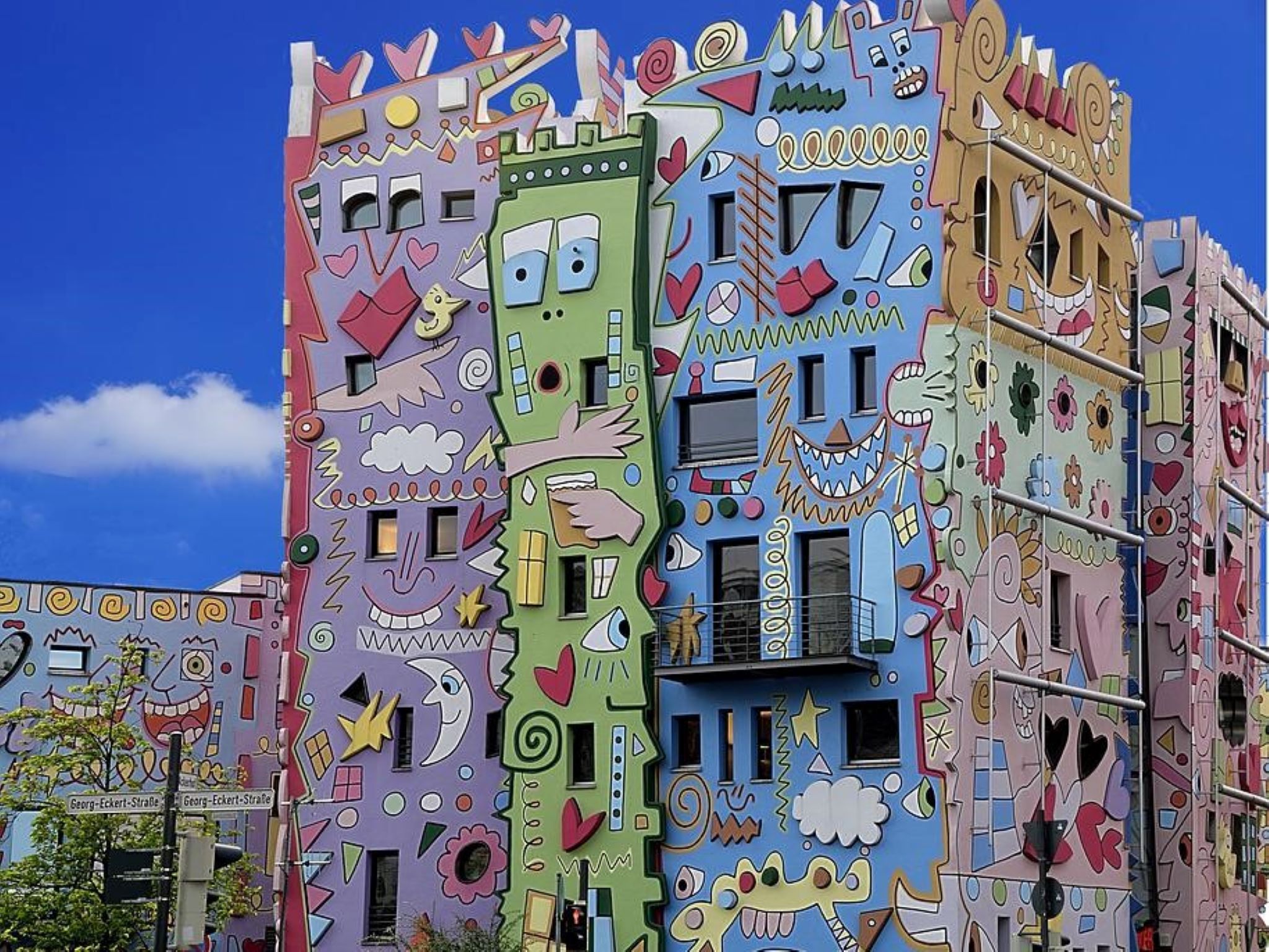 Grafikdesign_Haus Das auffällige “Happy Rizzi House” von Grafikdesigner James Rizzi im Niedersächsischen Braunschweig. Foto: Pixabay