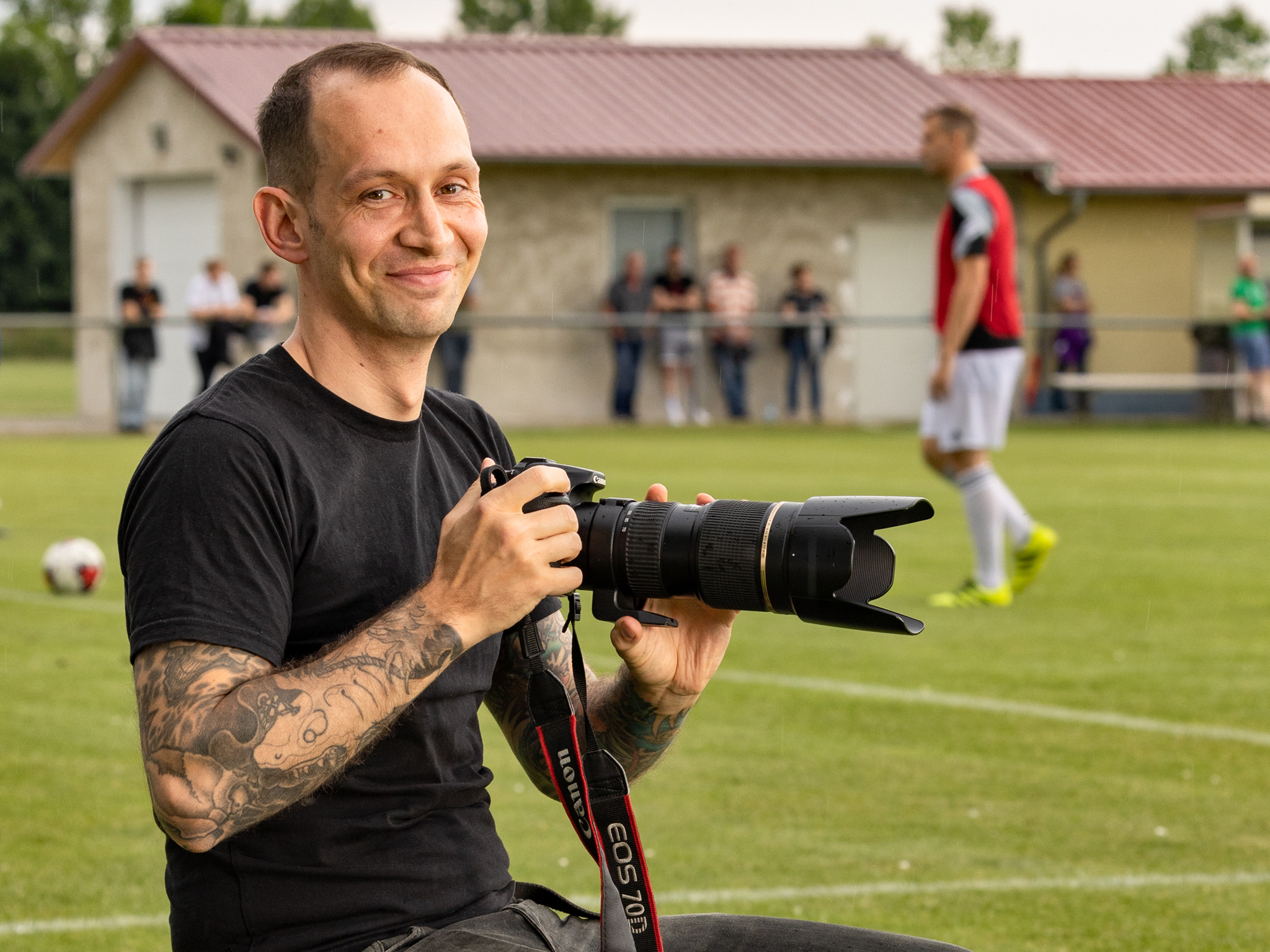 freie Mitarbeit Main-Post wueerleben Steffen Krapf ist als Fotograf auch am Wochenende auf den Sportplätzen inMainfranken unterwegs. Foto: ChrisWeiß
