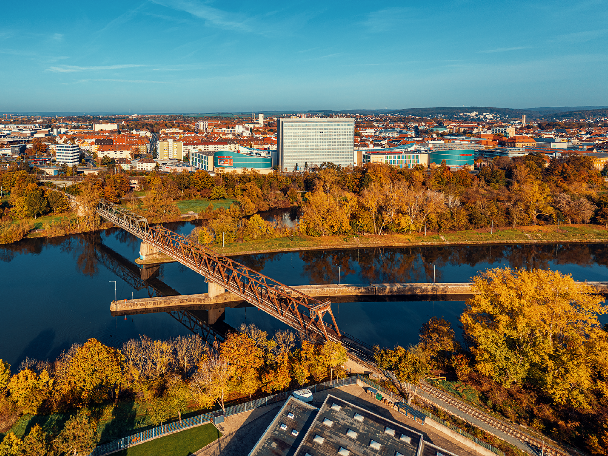 0016—22-10-30—22-10-30-MAV—Schweinfurt-Herbst-Morning-HDR-Pano Der Herbst in Schweinfurt. Foto: Hendrik Holnäck