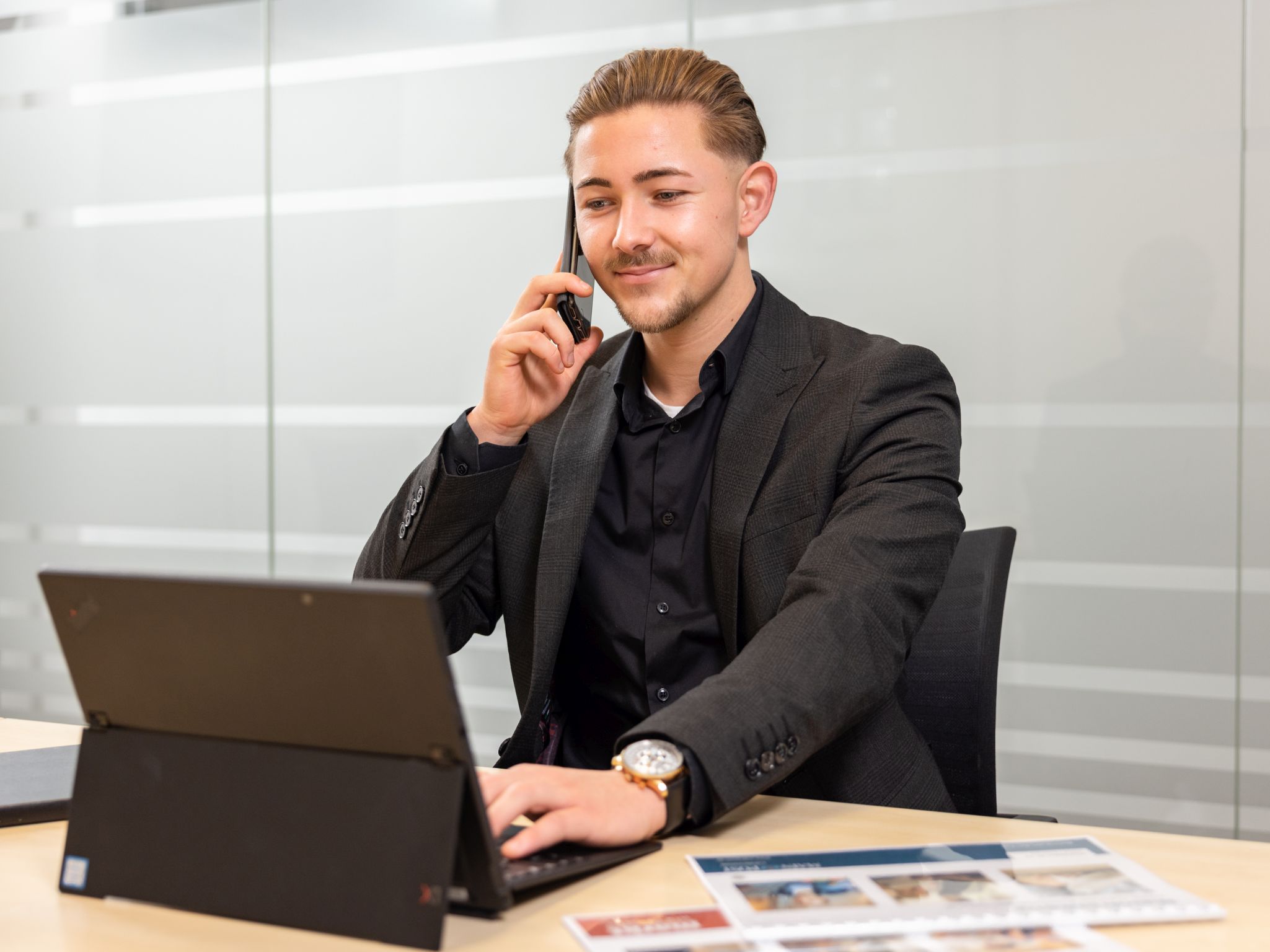 Key Account-3 Key Account Manager Florian Preisendörfer bei der Arbeit. Foto: Christoph Weis