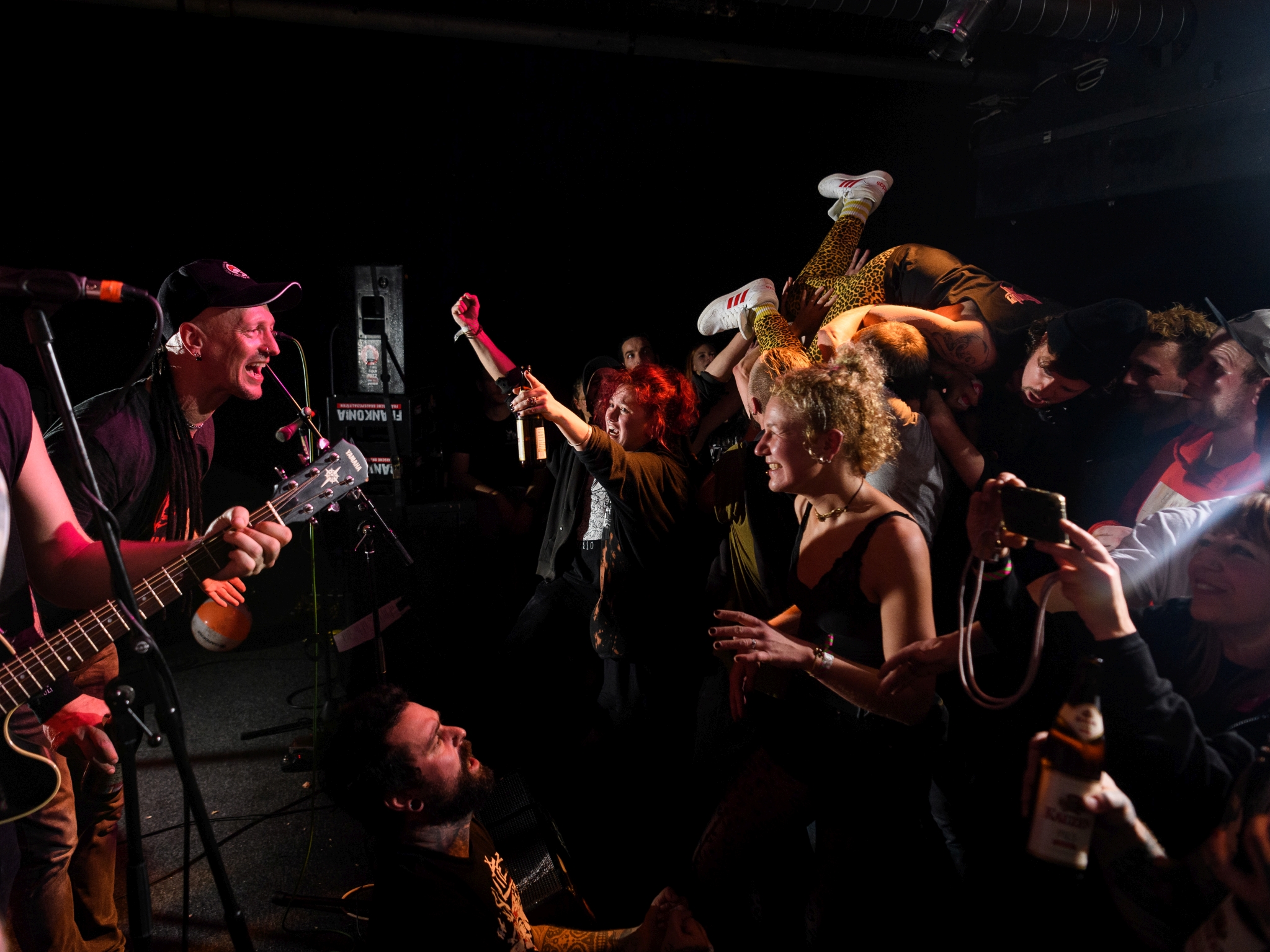 Alarmsignal Immerhin Bei einem Konzert im Immerhin sollte man keine Berührungsängste haben. Foto: Daniel Peter.