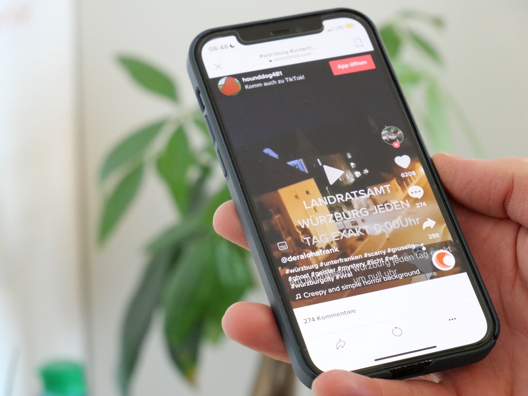 TikTok_Landratsamt In Würzburg war das Video aus dem Sommer 2022 nun Gesprächsthema im Netz: Ein User filmte das nächtliche Landratsamt an mehreren Tagen – und wies so auf das Flackern der Lichter hin. Foto: Lucas Kesselhut
