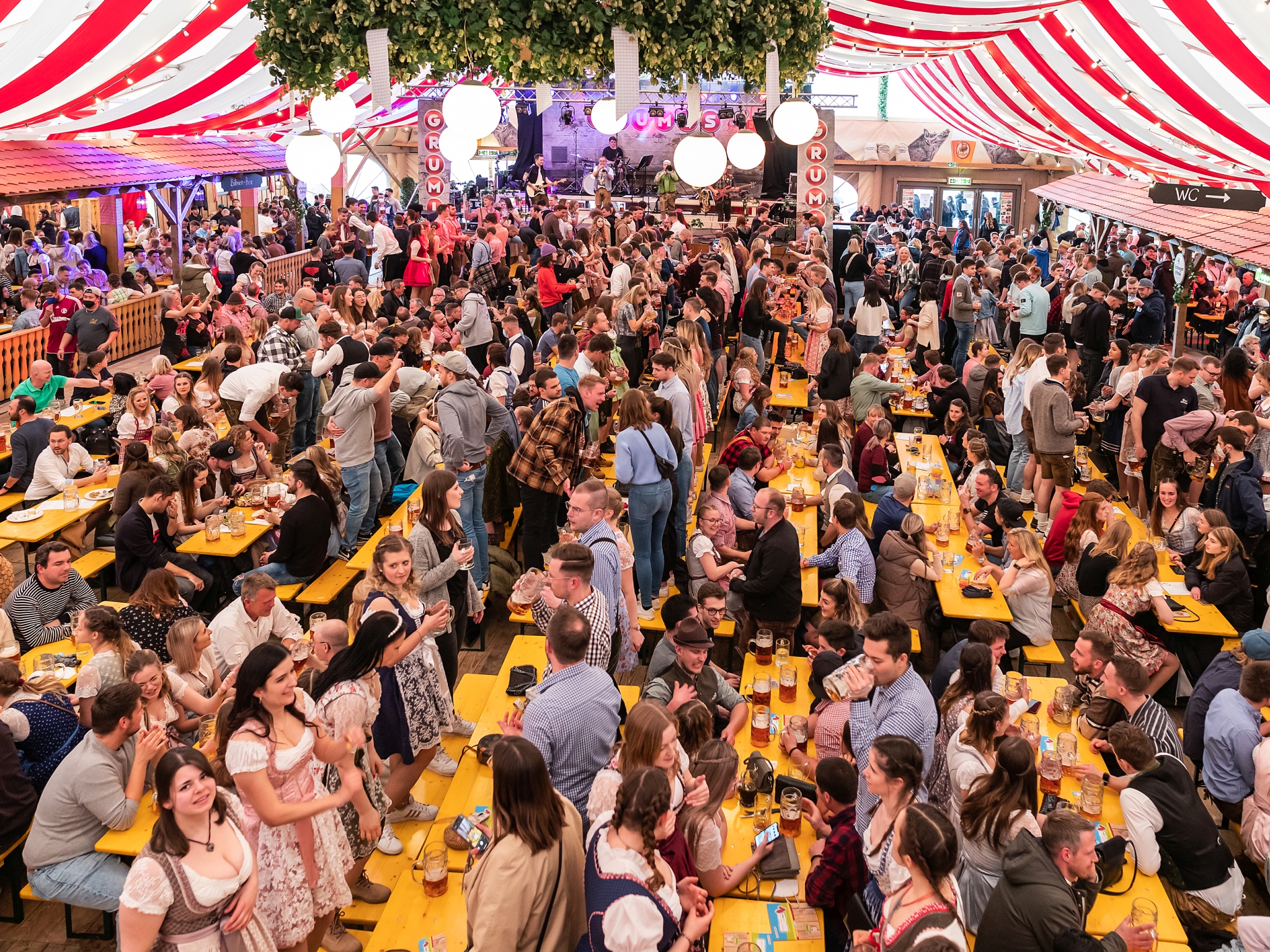 volksfest (80 138) Wie viele Bierzeltlieder fallen weg, wenn das Verbot von "Layla" und "Olivia" zuende gedacht ist? Foto: Silvia Gralla