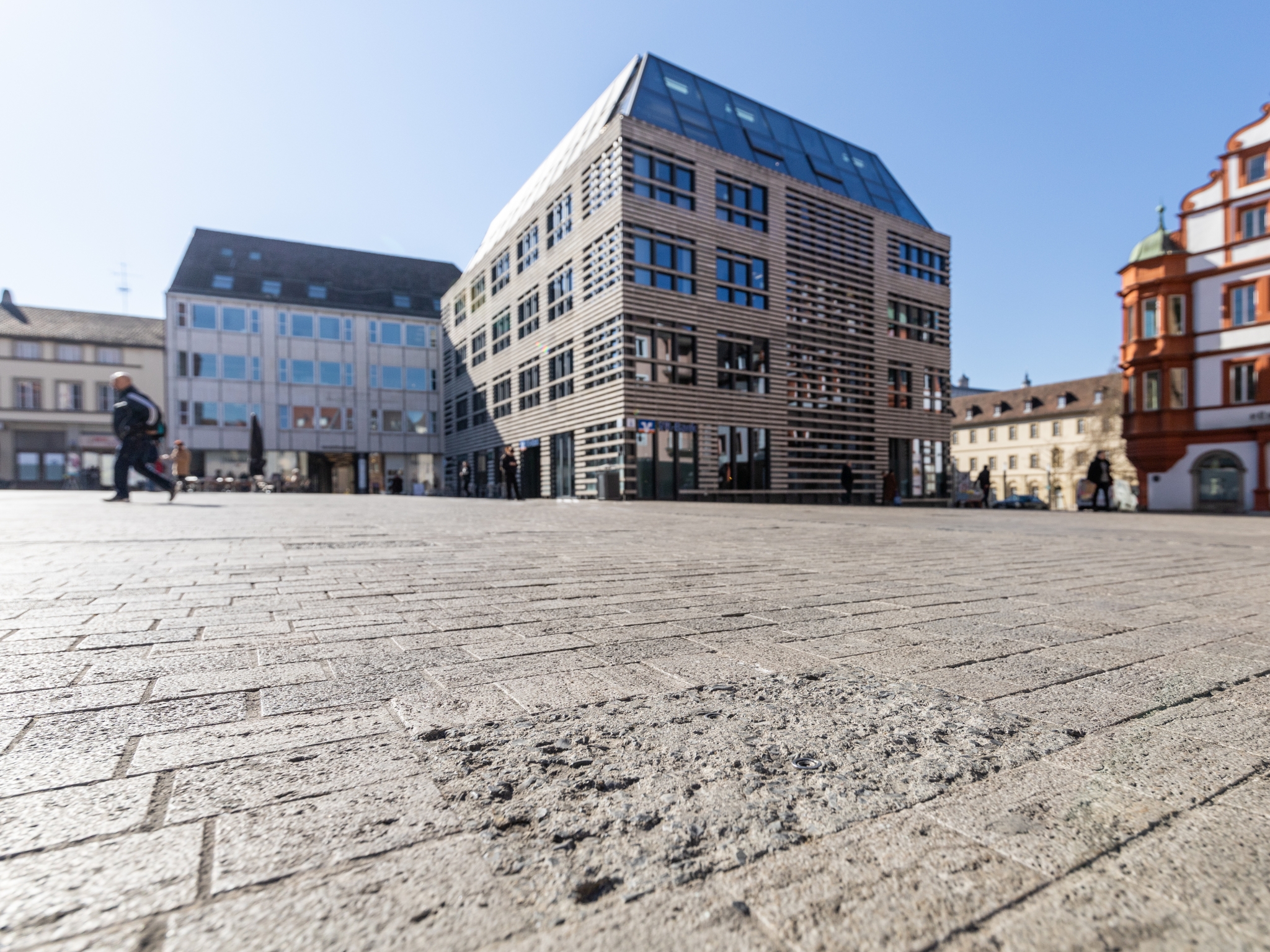 220309_mp_baenke_marktplatz_16