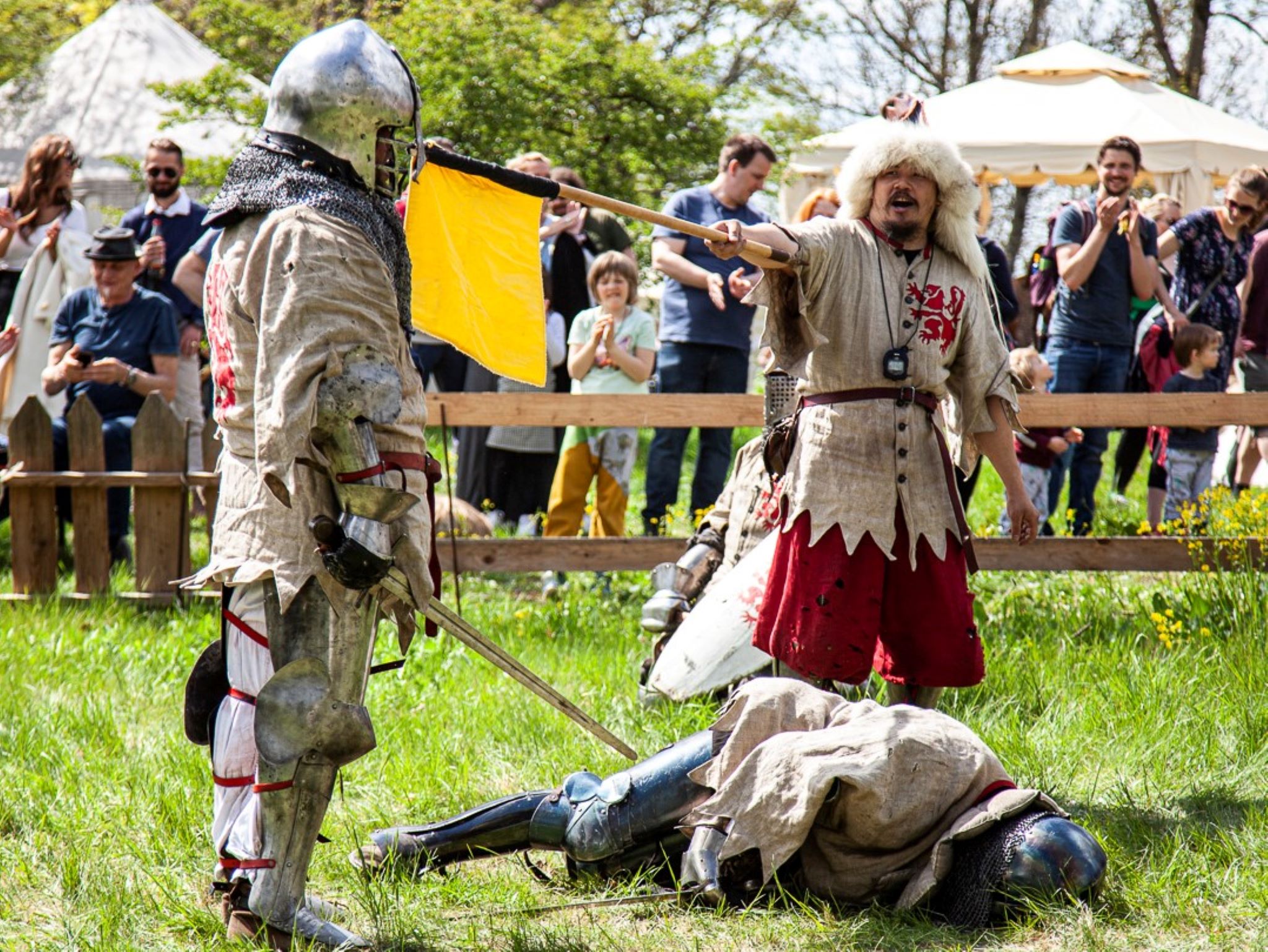 Dier Rüstung kann um die 30 kg wiegen. Foto: Bayard Germany