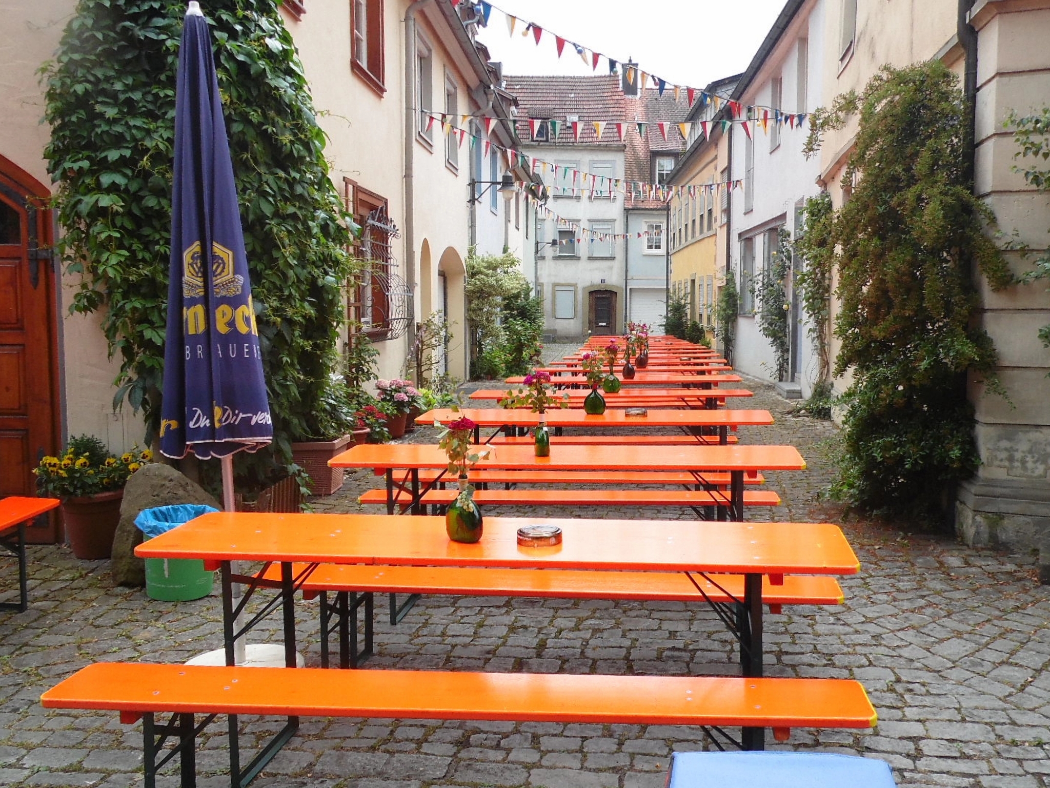leere Bierbänke_Zürch Kirchweih_Bild 2 (002)
